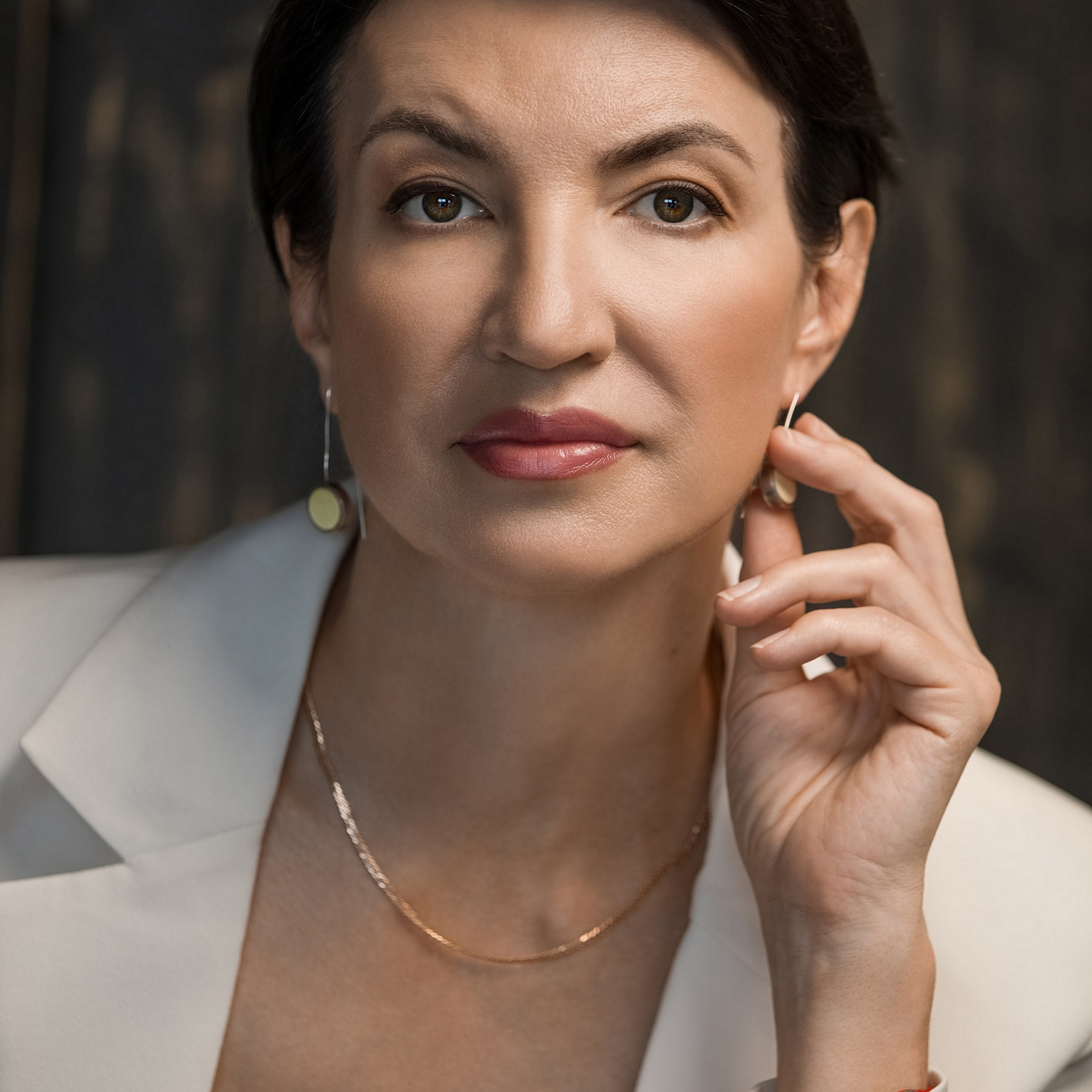 Детальная ретушь кожи + Dodge Burn /                                               Просмотр крупнее https://www.behance.net/gallery/240943445/portret