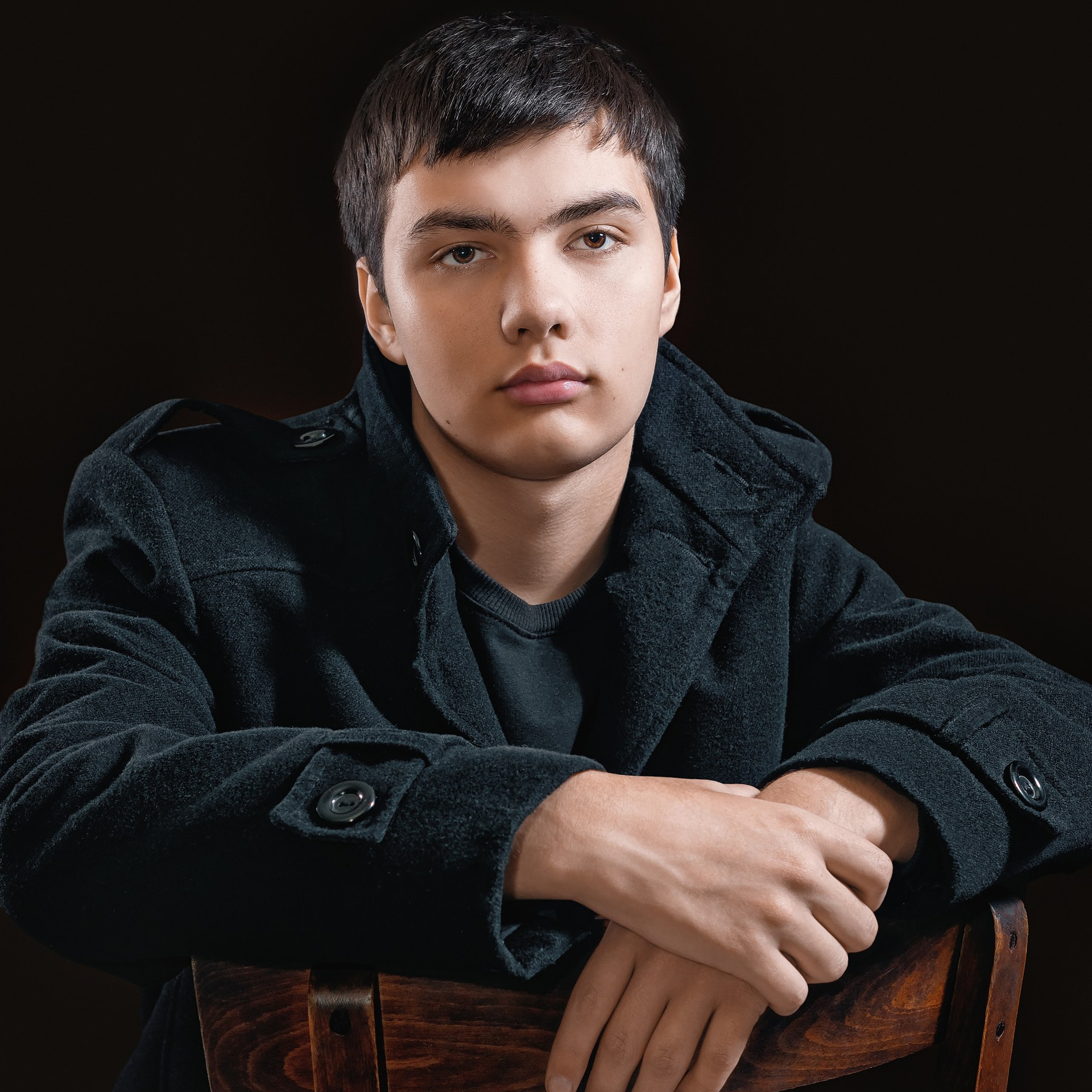 Базовая ретушь + Выравнивание фона +  Ретушь одежды + Цветокоррекция