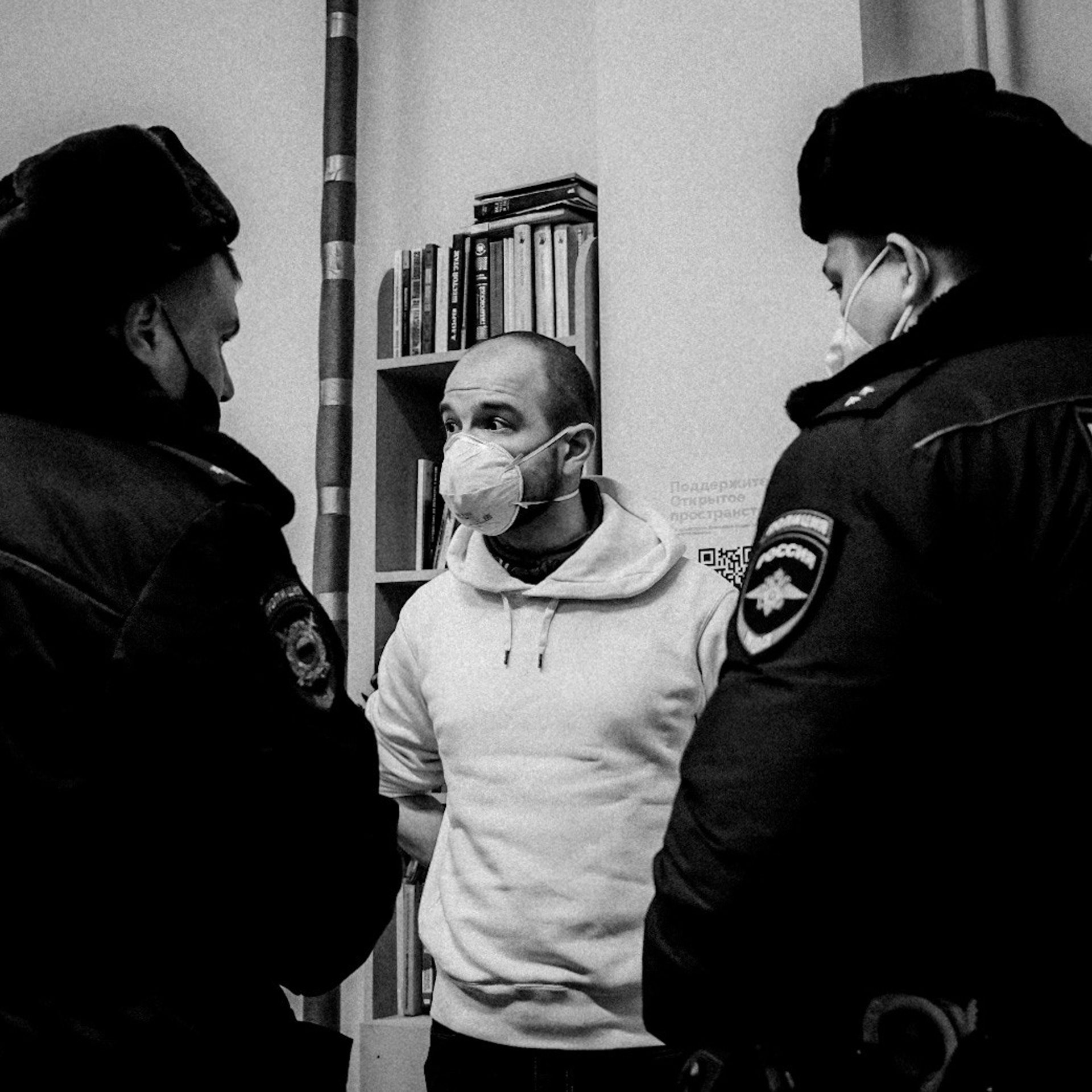 Signing postcards for political prisoners, February 2022