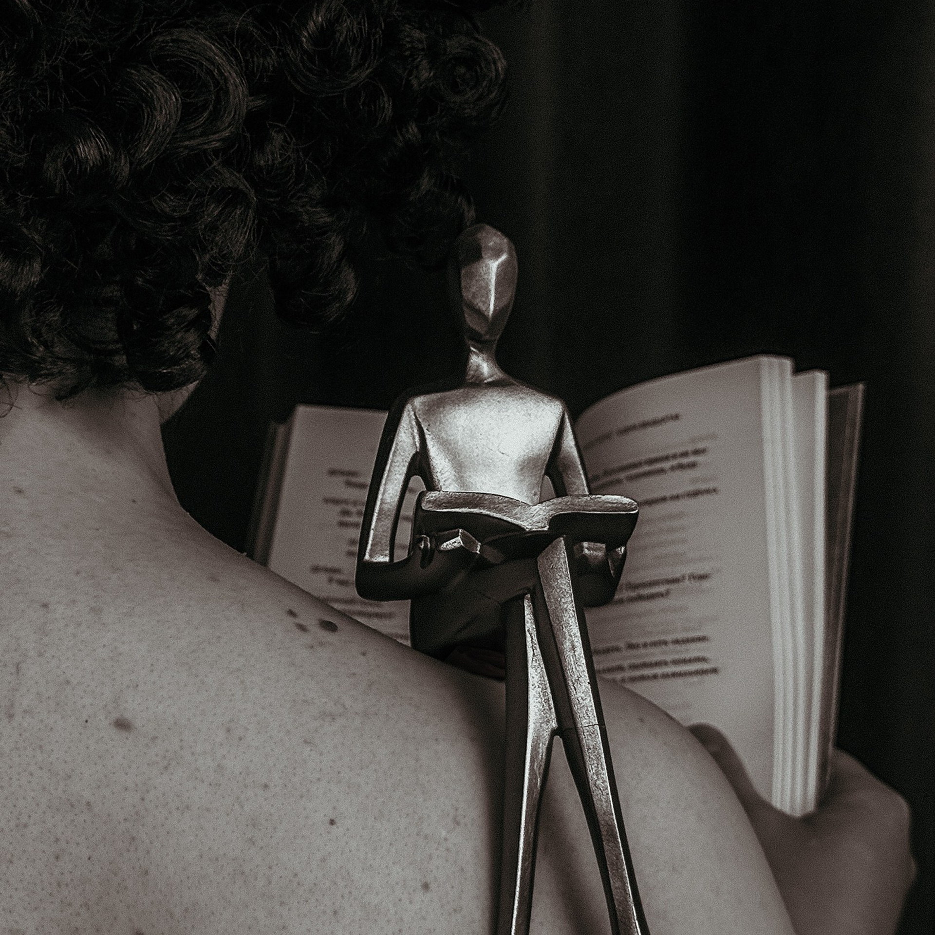 Portfolios of our talents. UNUSUAL TALENT magazine