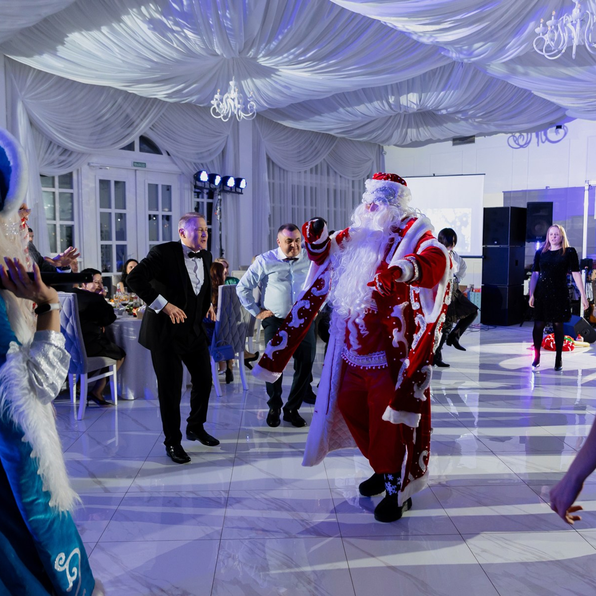 КД центр ДА ВИНЧИ II НГ корпоратив