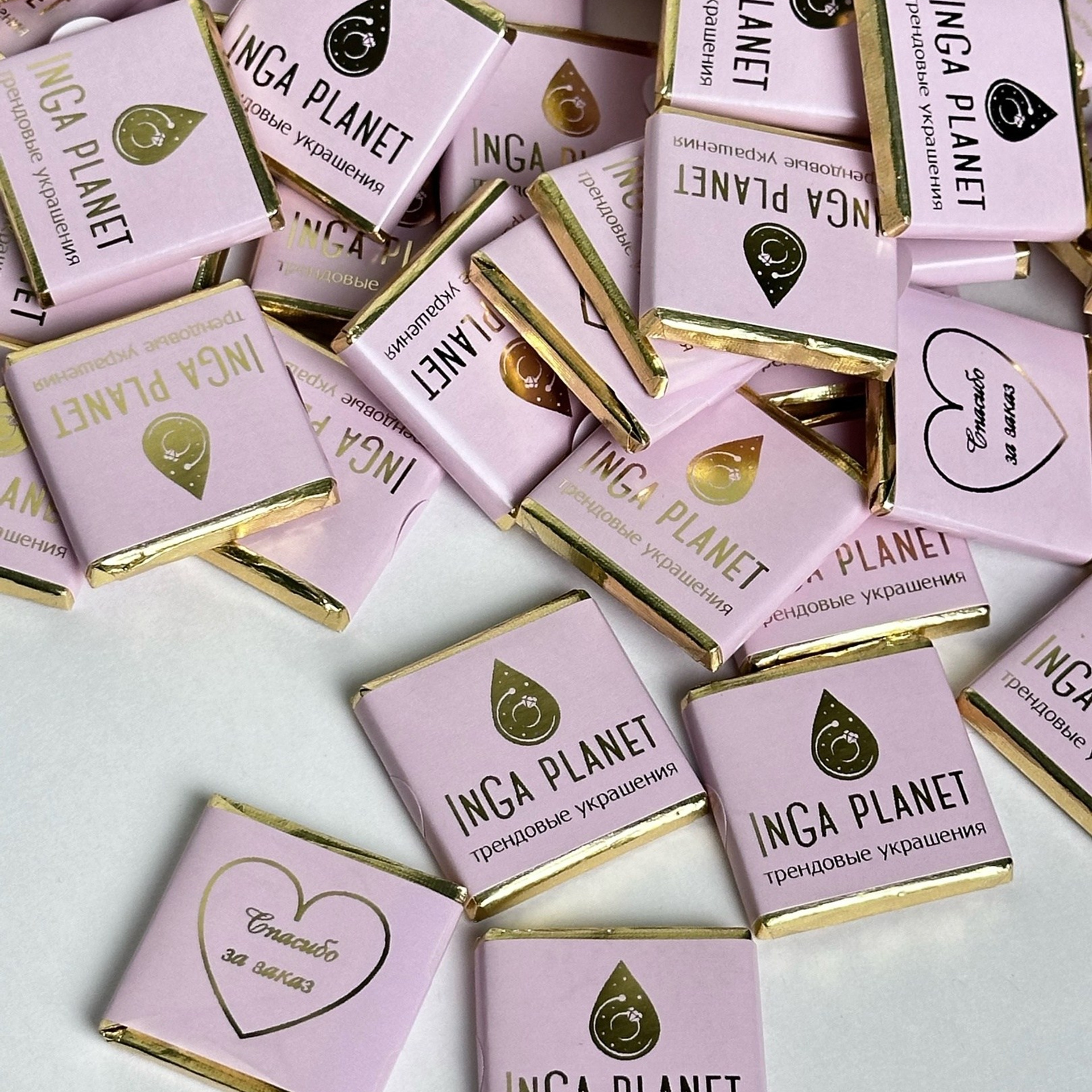 Печать на стикерах, этикетках для одежды, ленточках и наклейках в Приморско-Ахтарске. ФОТОСТИЛЬ, изготовление рекламной продукции в Приморско-Ахтарске