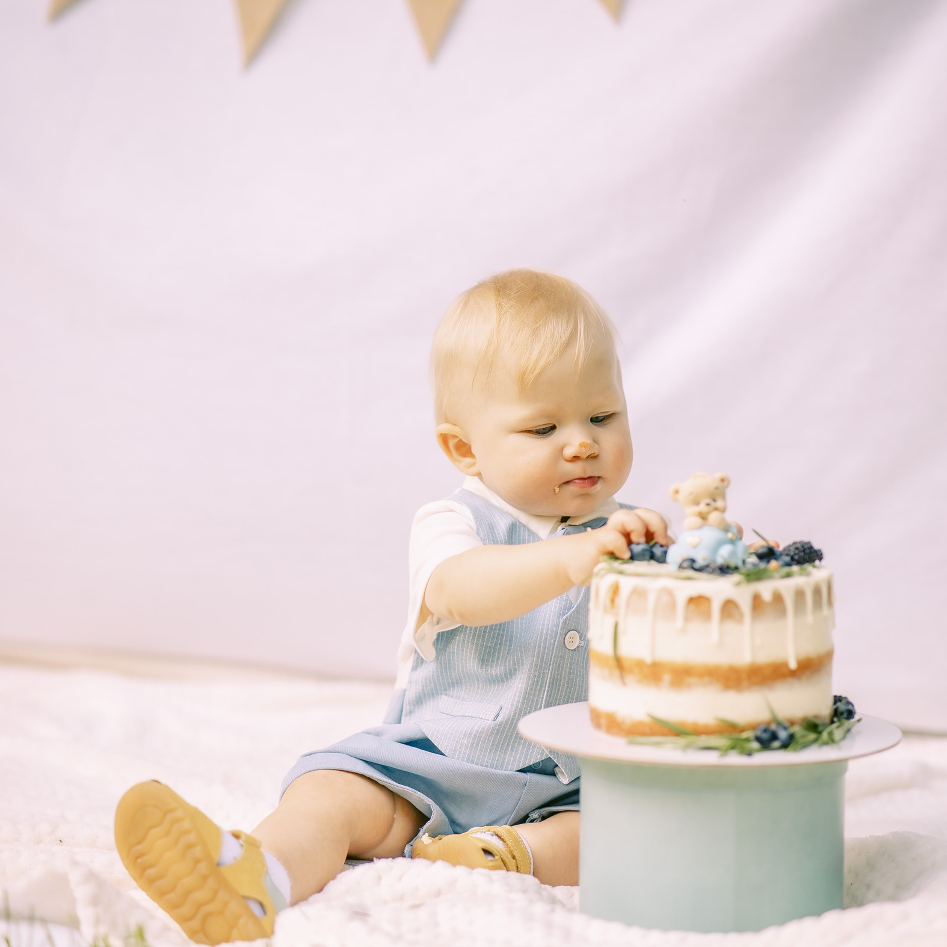 Альберту 1 год