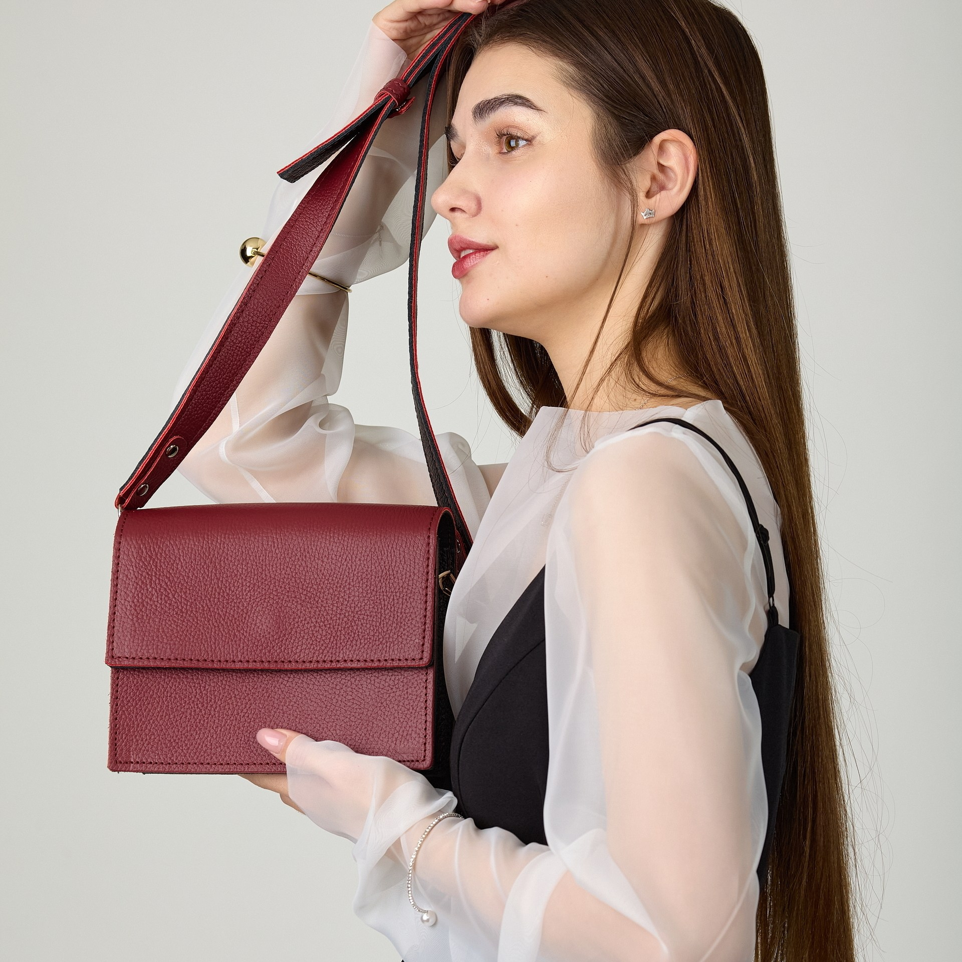 Юта мини бордовая. Бренд Alligatore Biaco — это изящные изделия из натуральной кожи