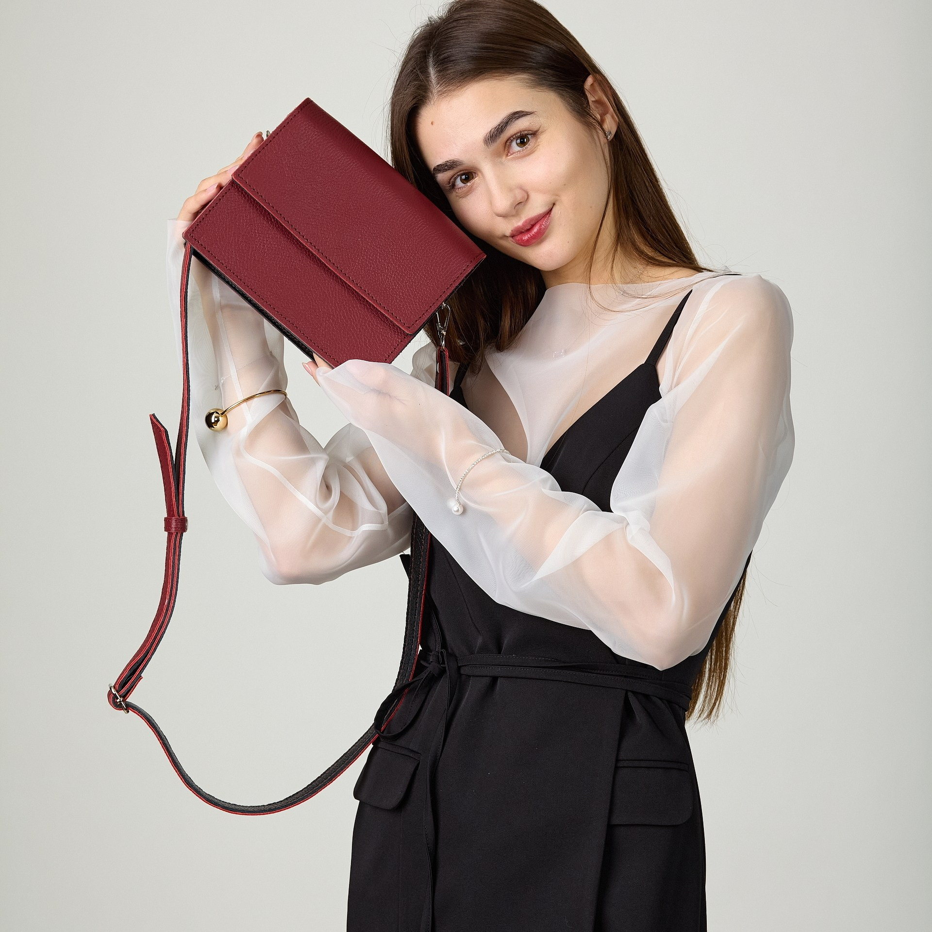 Юта мини бордовая. Бренд Alligatore Biaco — это изящные изделия из натуральной кожи