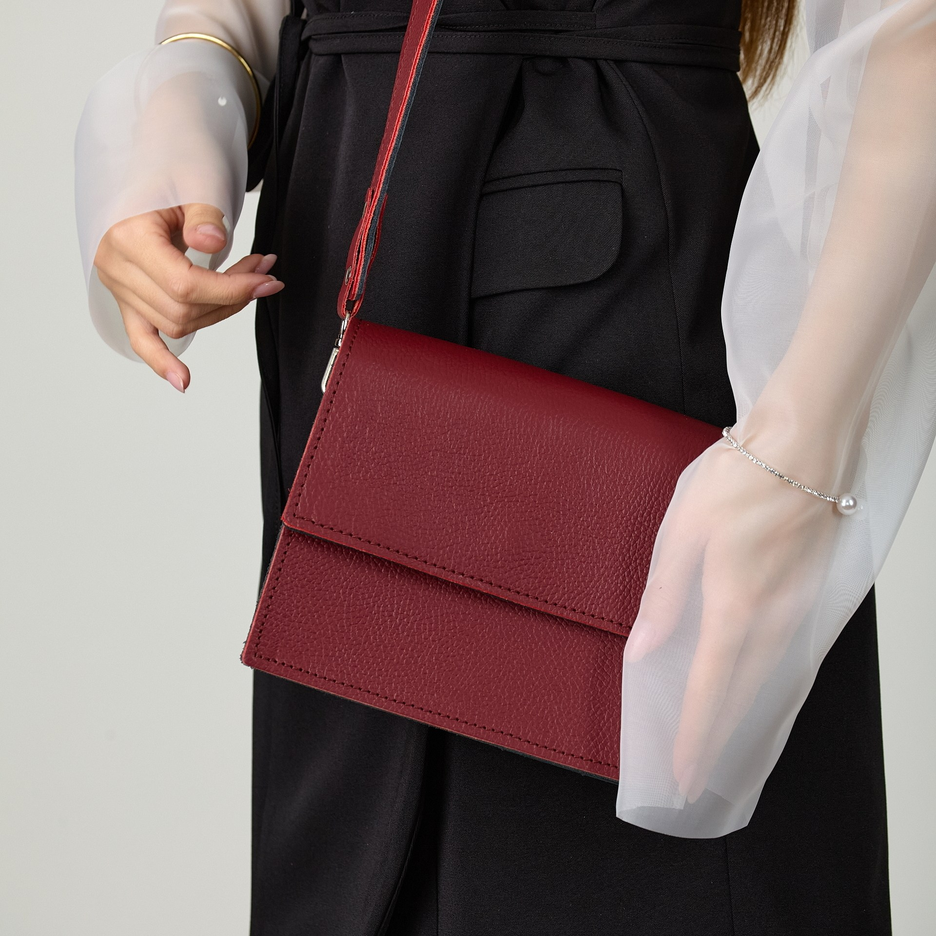 Юта мини бордовая. Бренд Alligatore Biaco — это изящные изделия из натуральной кожи