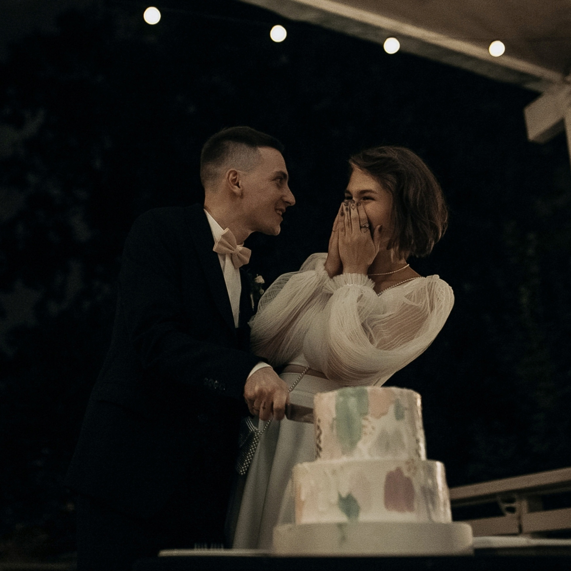 Приглашения на свадьбу и торт