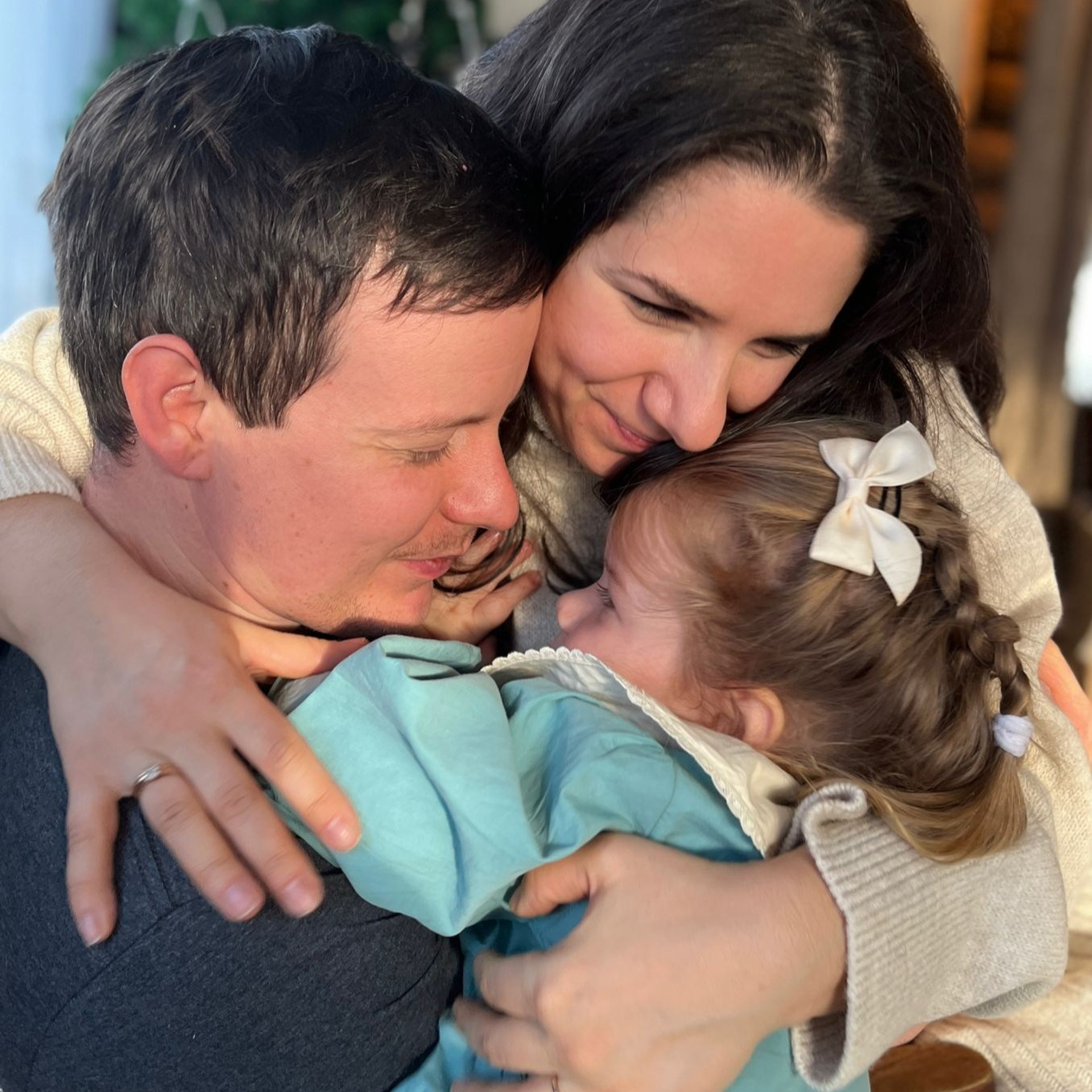 Семейная фотосессия love story. Загородная фотостудия Глэмпинг в МО