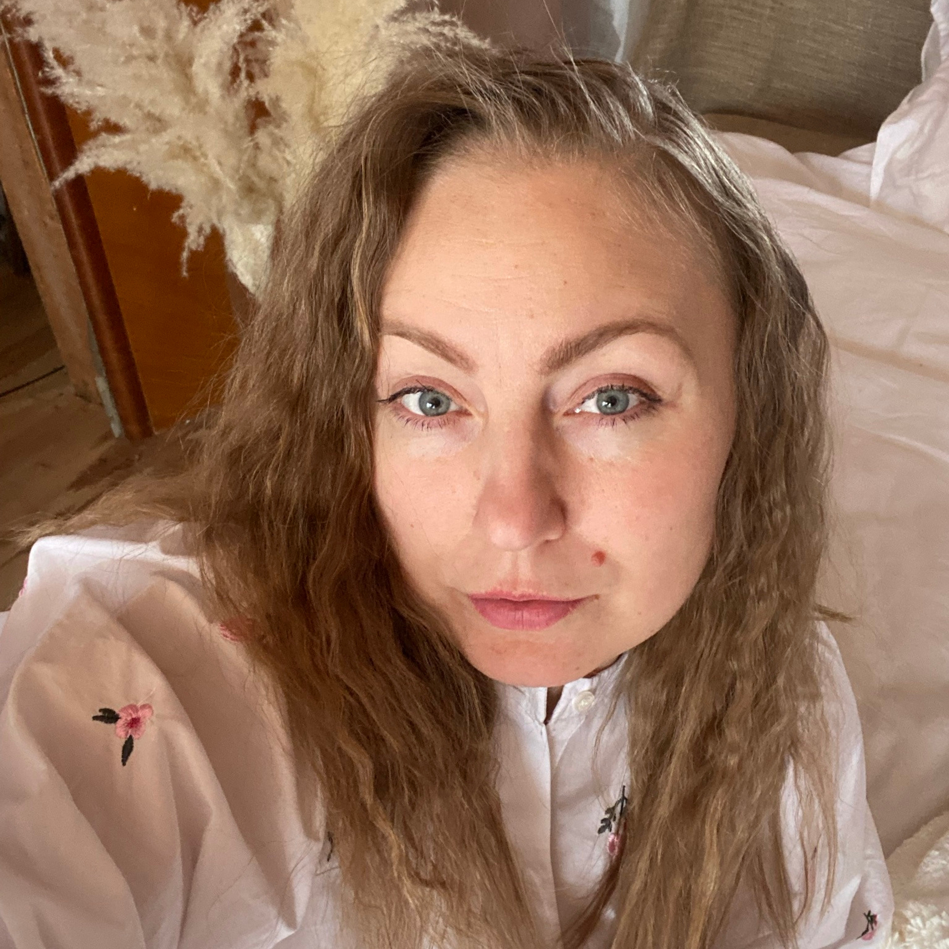 Семейная фотосессия love story. Загородная фотостудия Глэмпинг в МО