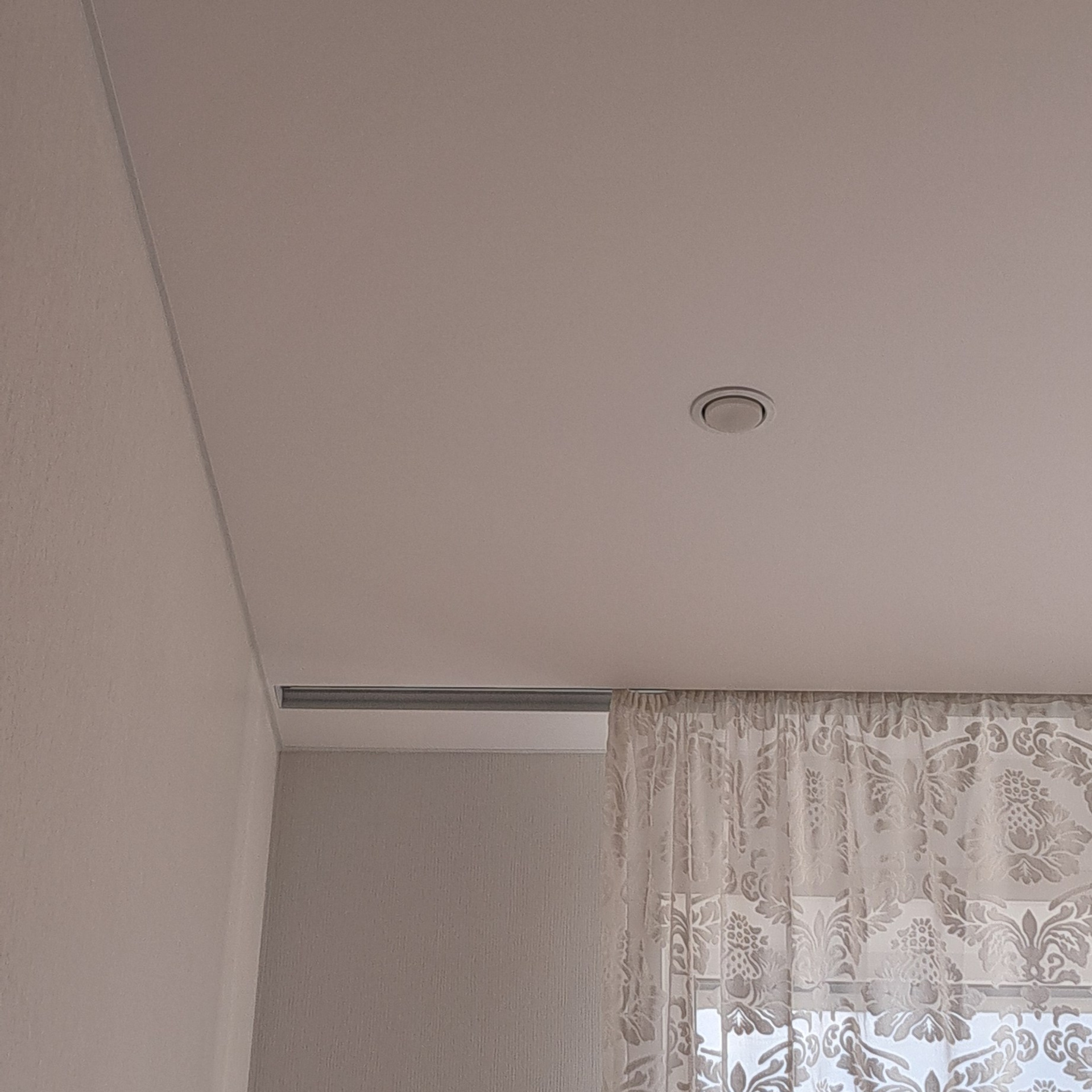 Etalonpotolok установка натяжных потолков в г. Екатеринбург. Бесплатный замер