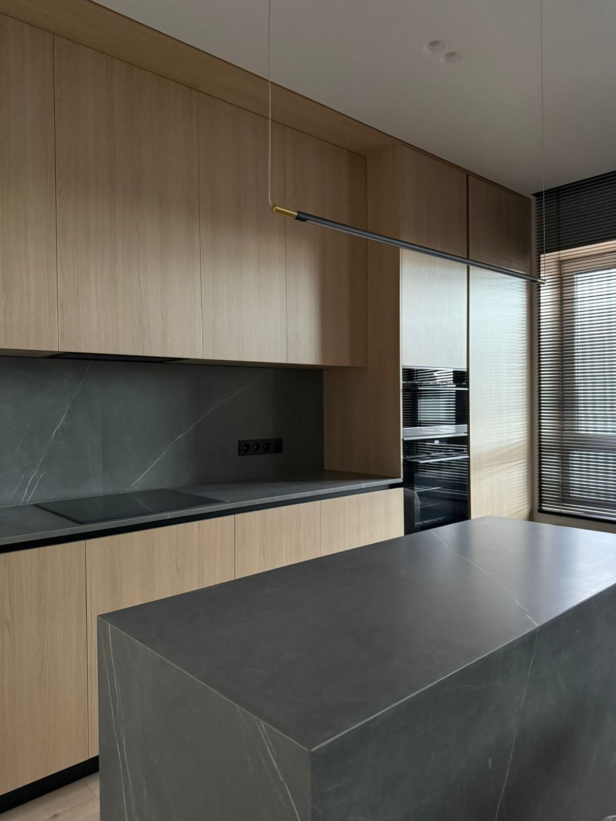 ЖК Екатерининский парк. Дизайн студия, занимаемся разработкой Дизайн проектов, реализацией проектов под ключ. Мы находимся в городе Екатеринбург. Зовут Рената