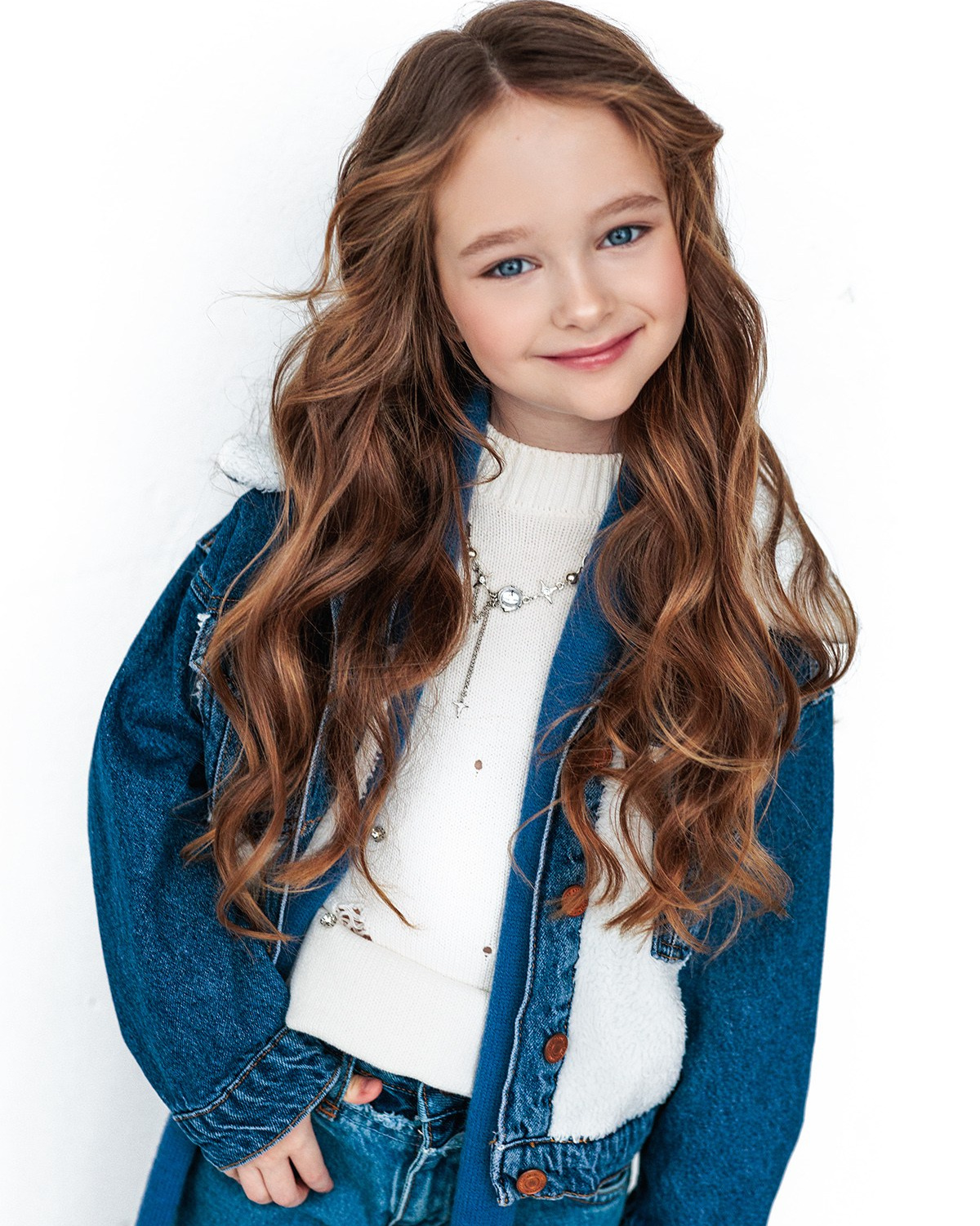 Модели девочки дети от 1 до 17 лет для съемки на маркетплейсы. ТМ Продакшн — Съемка для маркетплейсов в Москве