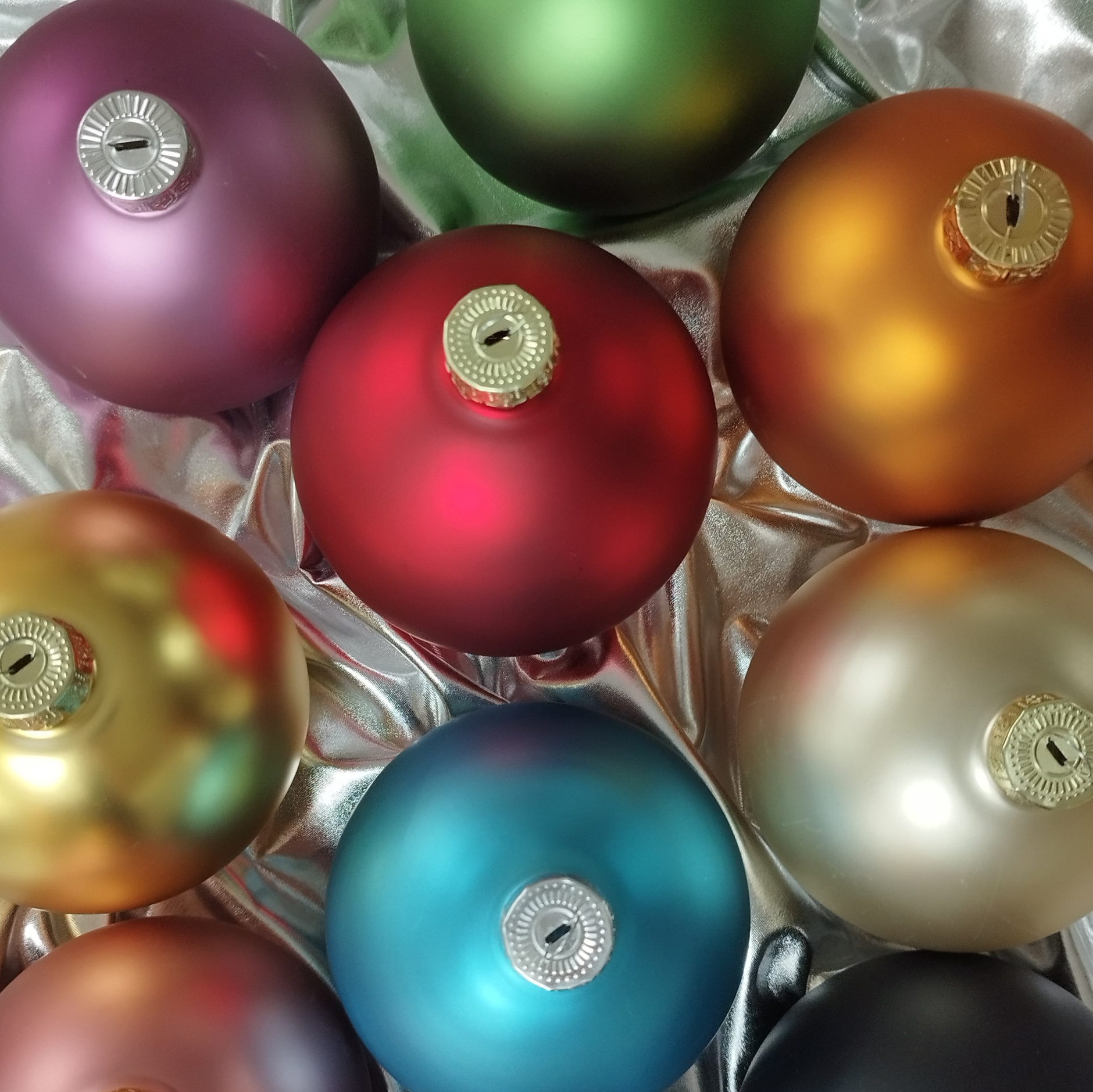 Портфолио — Росгвардия. Художественная ручная роспись елочных шаров, корпоративные подарки и восковые аромасвечи