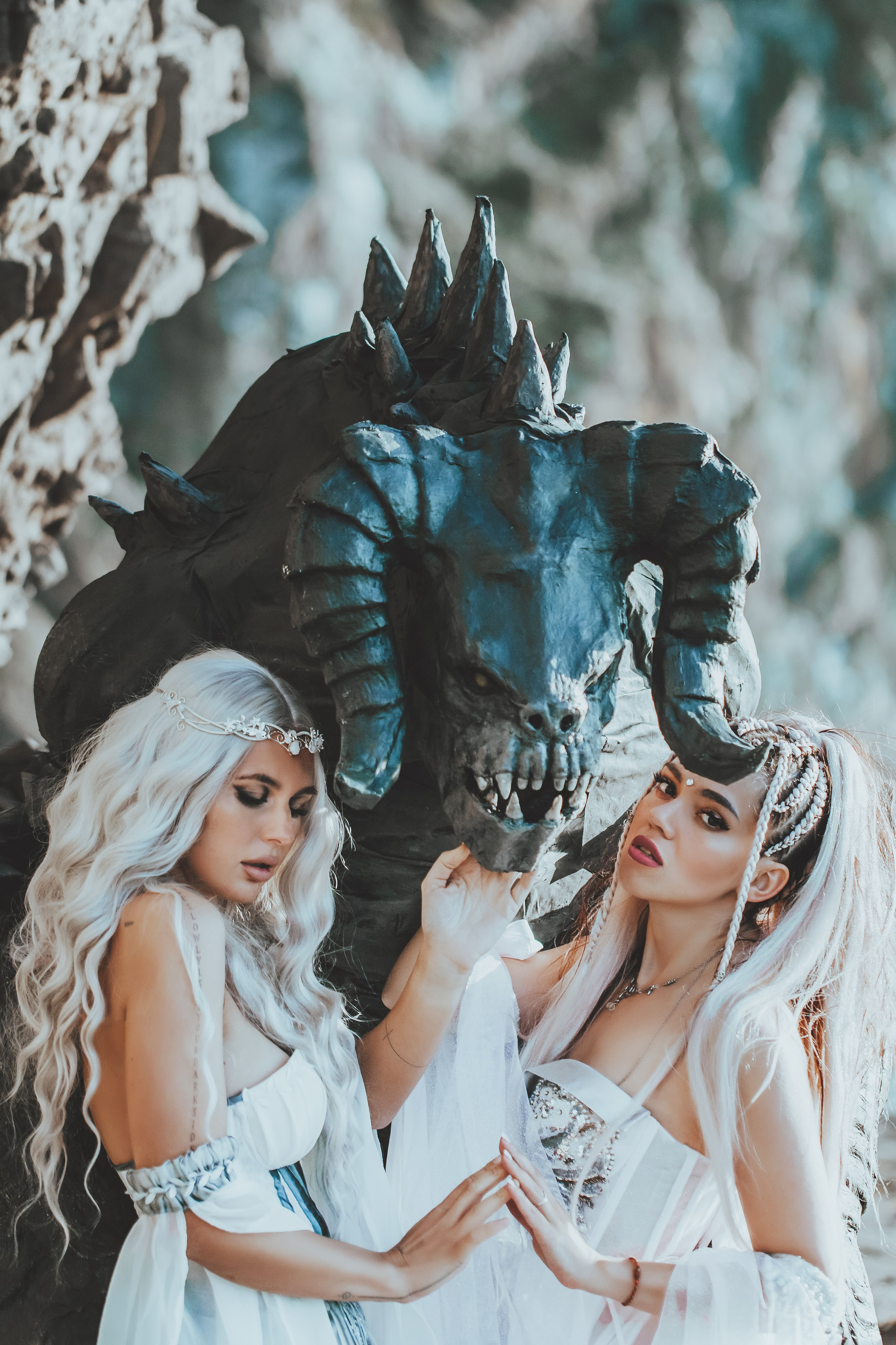 Фотосессия "мама и дочь" в люпинах