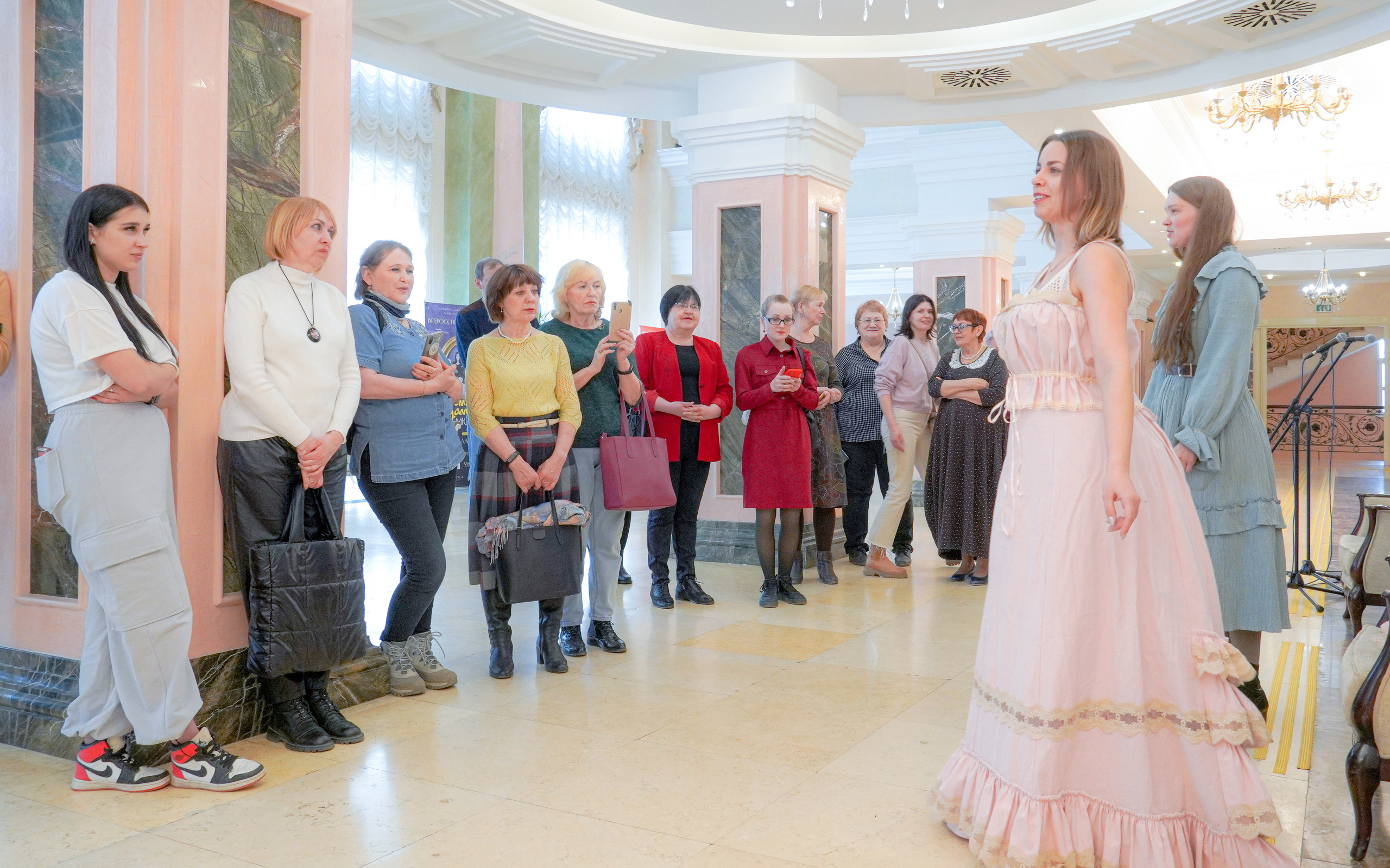 По тюменской мостовой