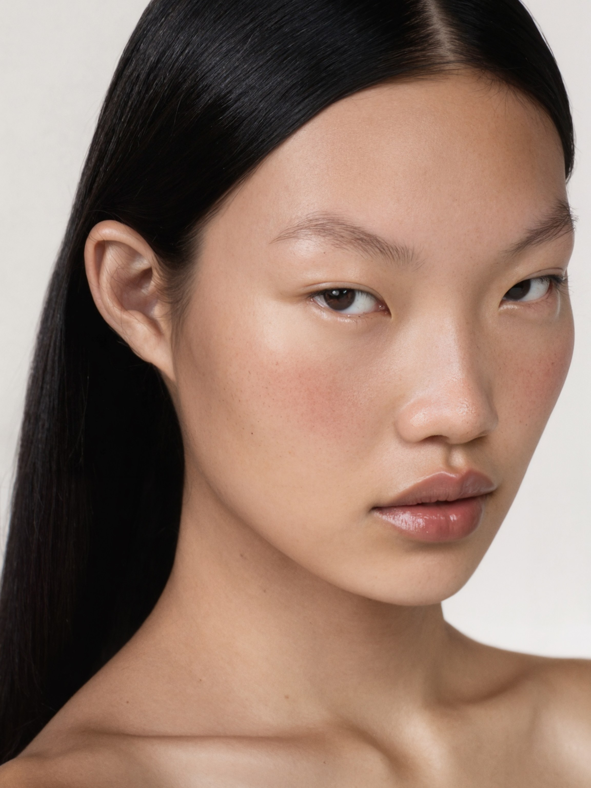 AI. Beauty & fashion retoucher available worldwide Liya Embrace