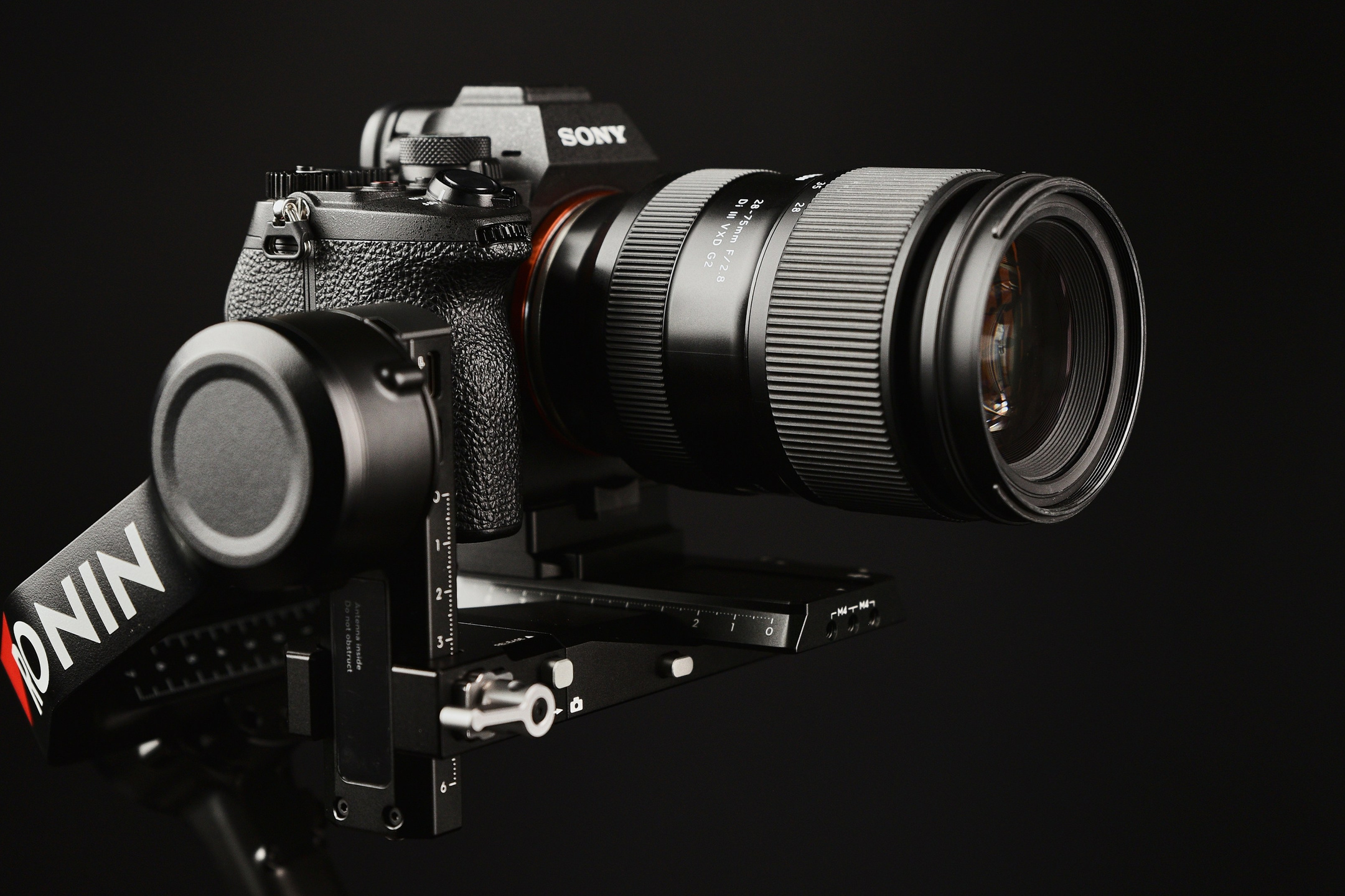 Профессиональная камера Sony на стабилизаторе Ronin — инструмент премиальной фото- и видеосъёмки.