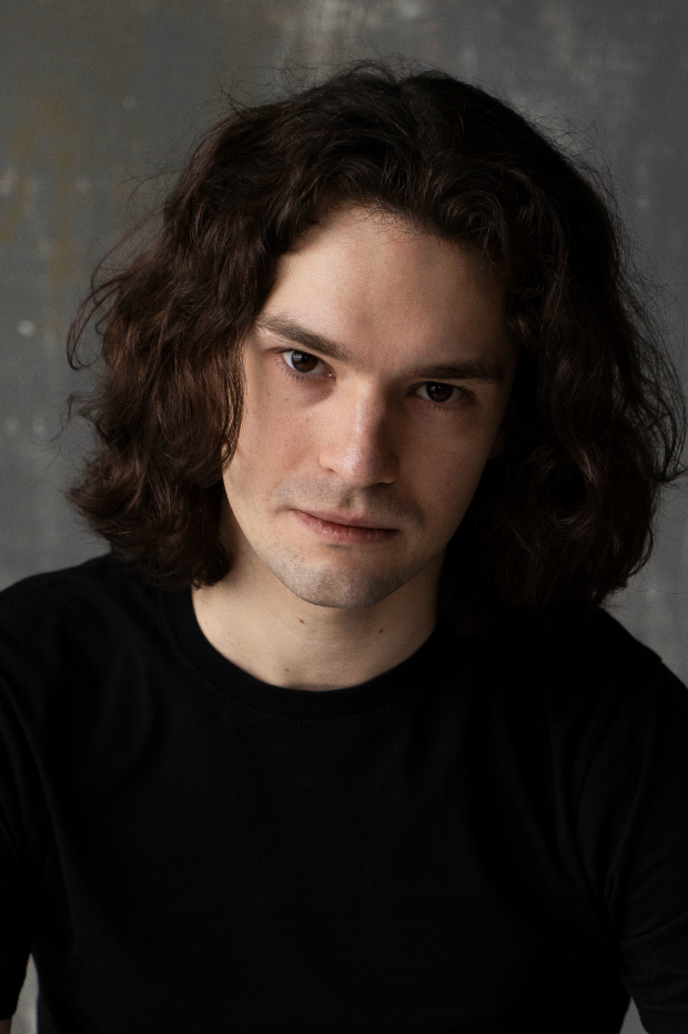 TITLE:Дмитрий Воробьев — актер театра и кино, артист мюзикла | Биография, роли, фотоMETA DESCRIPTION:Дмитрий Воробьев — актер театра и кино, артист мюзикла. Биография, творческий путь, театральные работы, роли в кино, фото, видео и актуальная информация об артисте.H1:Дмитрий Воробьев — актер театра и кино, артист мюзиклаТЕКСТ СТРАНИЦЫ:Дмитрий Воробьев — актер театра и кино, артист мюзикла, работающий в жанрах музыкального театра, драматического искусства и экранных проектов. Благодаря профессиональной актерской подготовке, сценическому опыту и яркой индивидуальности Дмитрий успешно реализует себя как на театральной сцене, так и в киноиндустрии.Творческая деятельность Дмитрия Воробьева охватывает различные направления современного исполнительского искусства. В своей работе актер уделяет особое внимание созданию глубоких и запоминающихся образов, сочетая актерское мастерство, сценическую выразительность и эмоциональную достоверность.Как артист мюзикла Дмитрий Воробьев принимает участие в музыкально-театральных постановках, требующих высокого уровня актерской подготовки, вокальных навыков и сценической пластики. Работа в жанре мюзикла позволяет артисту раскрывать широкий спектр творческих возможностей и взаимодействовать с аудиторией через музыку, драматургию и сценическое действие.Помимо театральной деятельности, Дмитрий Воробьев развивает карьеру актера кино и телевидения. Участие в съемочных проектах позволяет ему работать с различными жанрами и режиссерскими задачами, демонстрируя профессионализм и способность к перевоплощению.Зрители ценят Дмитрия Воробьева за харизматичность, сценическое присутствие и внимательное отношение к каждой роли. Постоянное развитие актерских навыков и стремление к профессиональному росту помогают артисту успешно реализовывать себя в современных театральных и кинематографических проектах.На этой странице представлены биография Дмитрия Воробьева, информация о творческой деятельности, фотографии, новости, а также сведения о театральных работах, ролях в кино и участии в музыкальных постановках.Ключевые направления деятельности:• актер театра;• актер кино;• артист мюзикла;• музыкальный театр;• театральные постановки;• съемки в кино и сериалах;• сценические выступления;• творческие проекты и концерты.Если вы ищете информацию о Дмитрии Воробьеве, актере театра и кино, артисте мюзикла, на данной странице вы найдете актуальные сведения о его творческом пути, профессиональной деятельности и новых проектах.