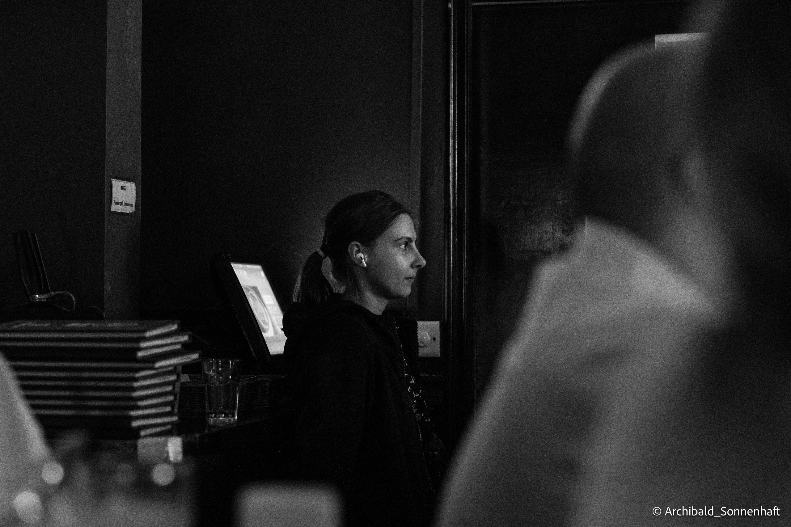 Cat, squirrel, japanese food and stand-up. Photographer in Guangzhou, China. Archibald Sonnenhaft
