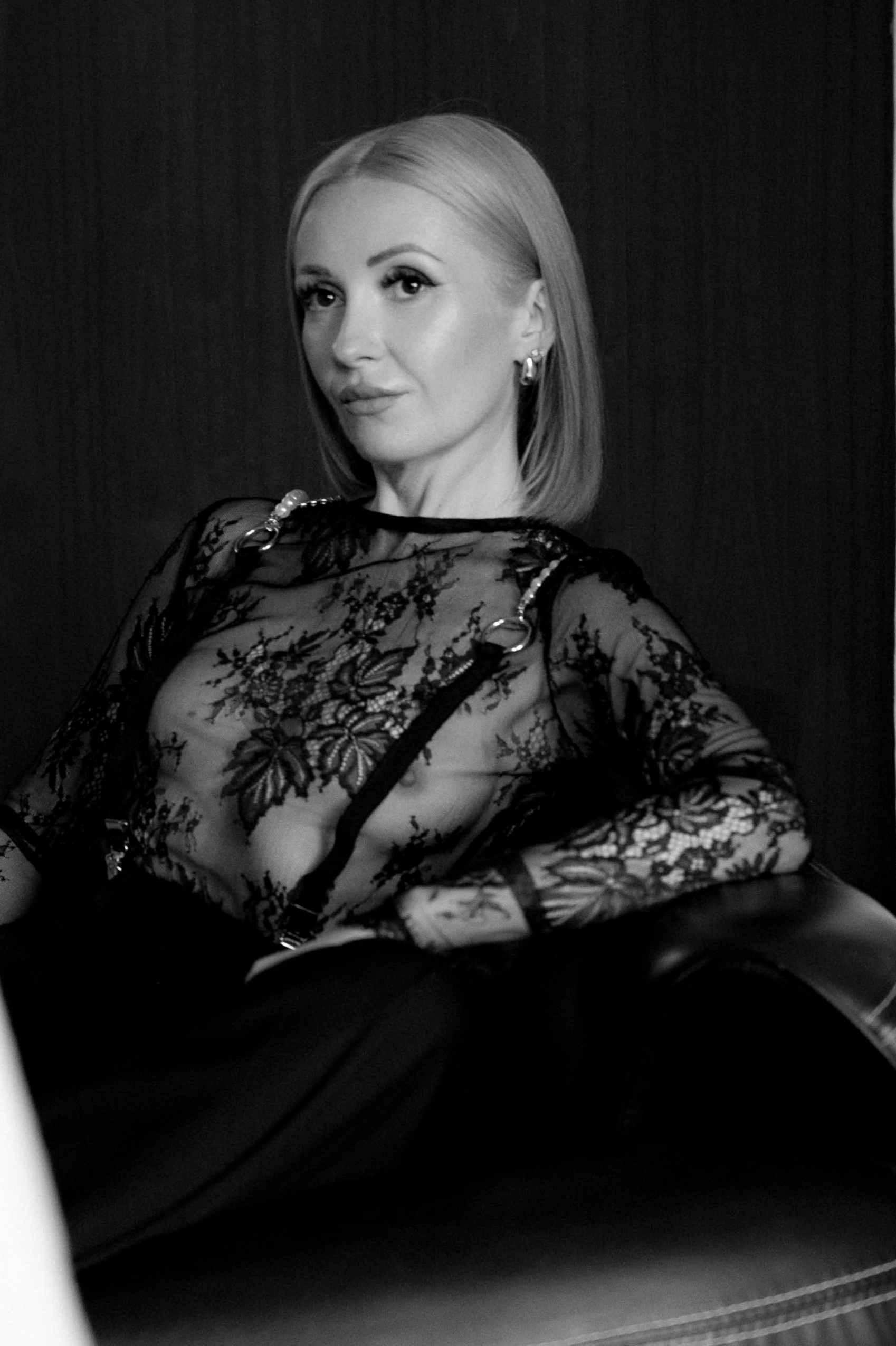 Женская съемка. Профессиональный фотограф беременности в СПБ. Стильные фотосессии беременности в стиле минимализм и классическая фотография