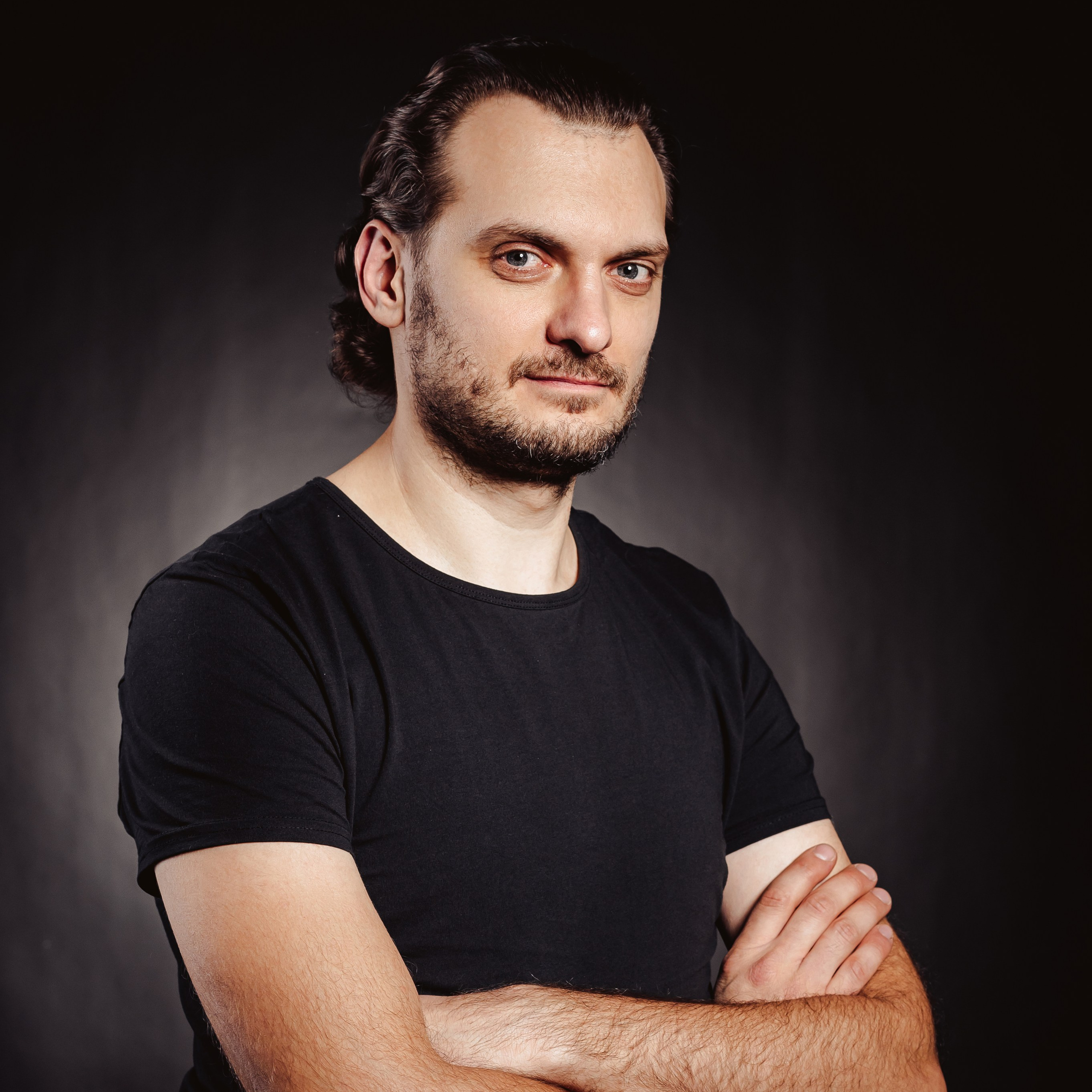 Контакты. Художник по свету Максим Сергачев