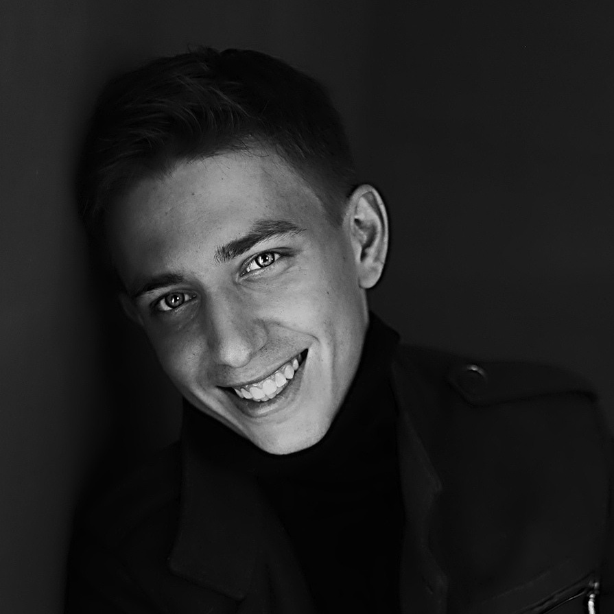 Контакты. Фотограф Сергей Лукьяненко