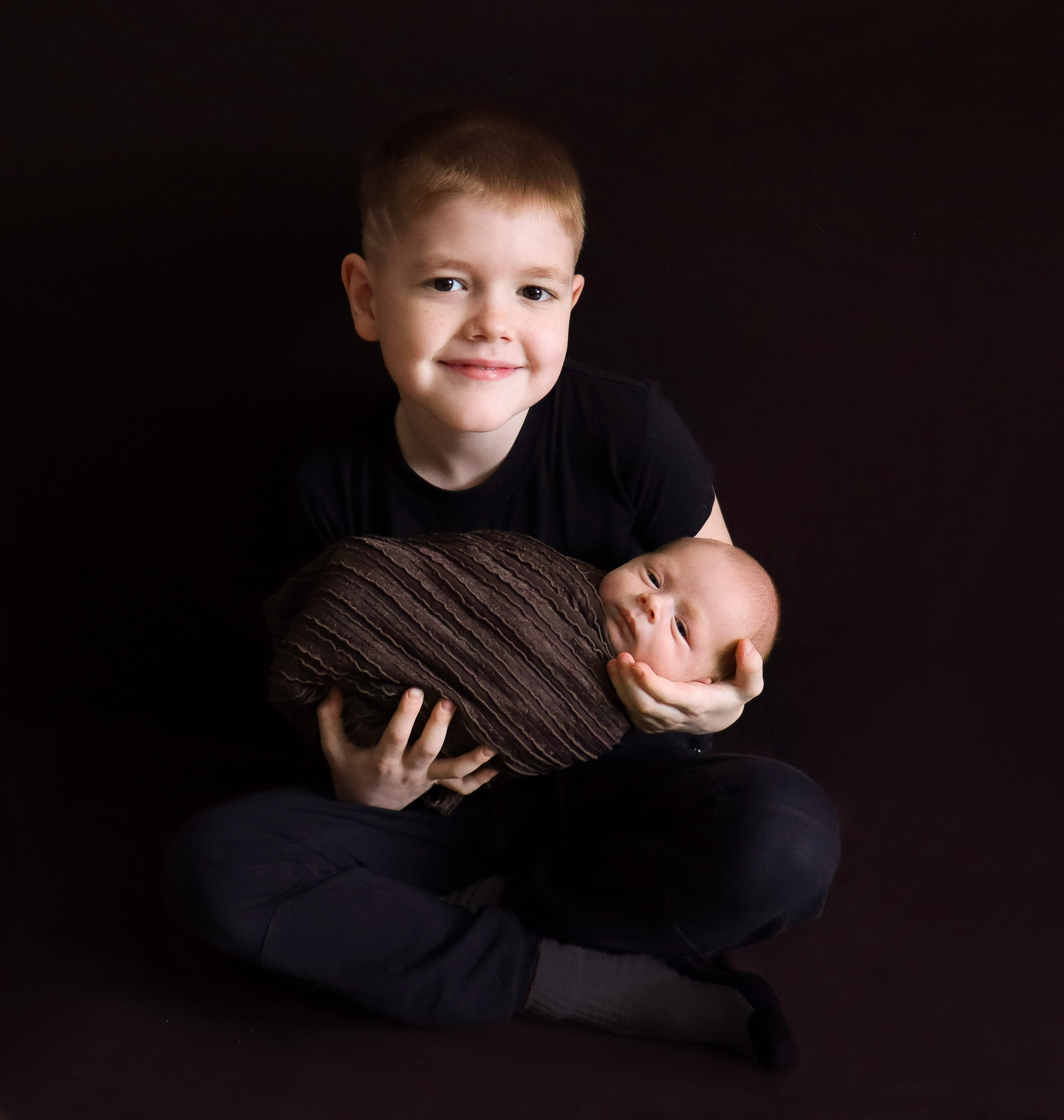 Фотосессия новорожденных со старшими детками