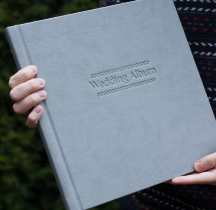 Пг, Обложка с тиснением, техн. Фотограф Ольга Молева