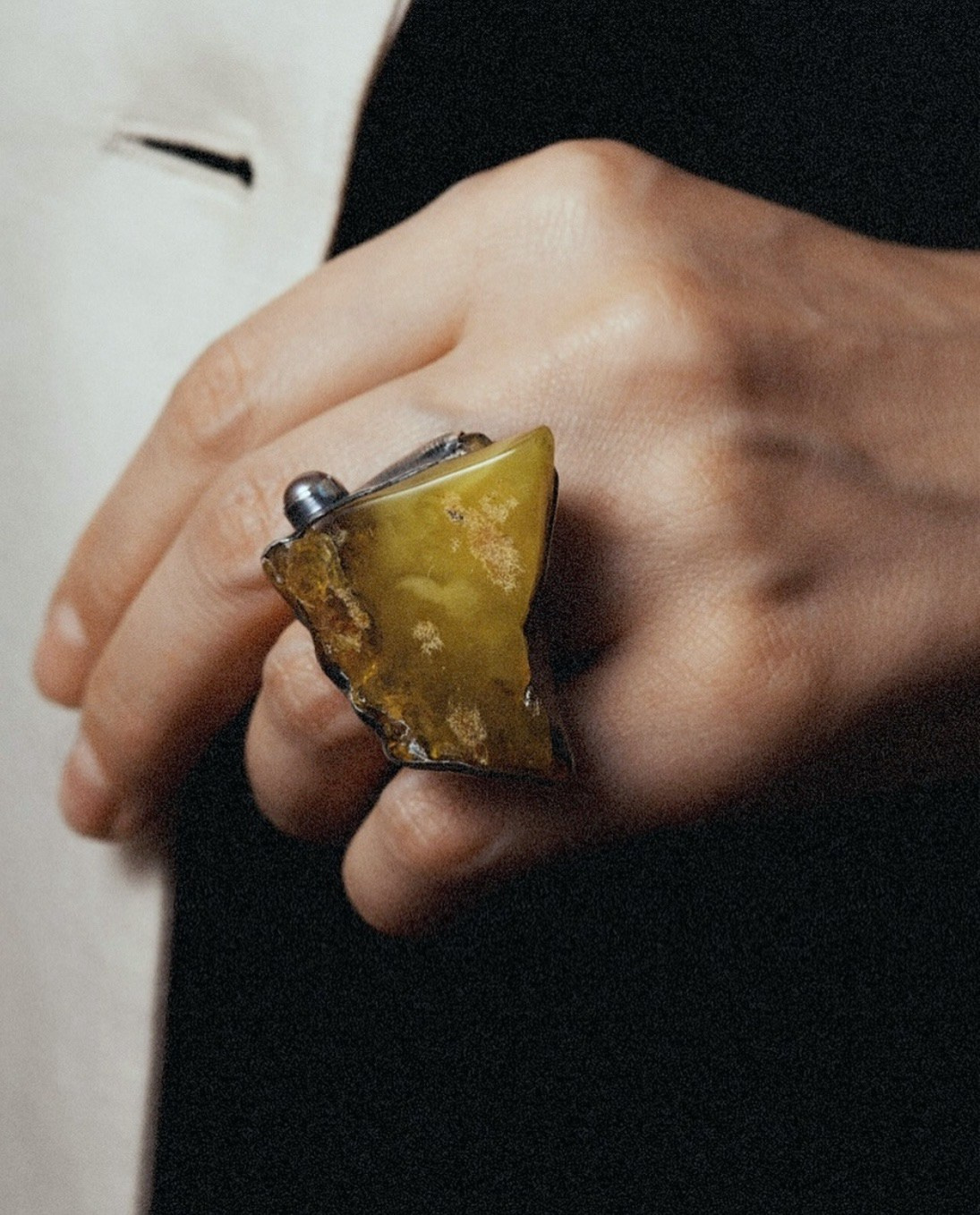Уникальный янтарь Балтики в коллекции AMBER от Eugenika Jewels: тепло времени, застывшее в украшениях. EUGENIKA JEWELS — Идеальные украшения для избранных