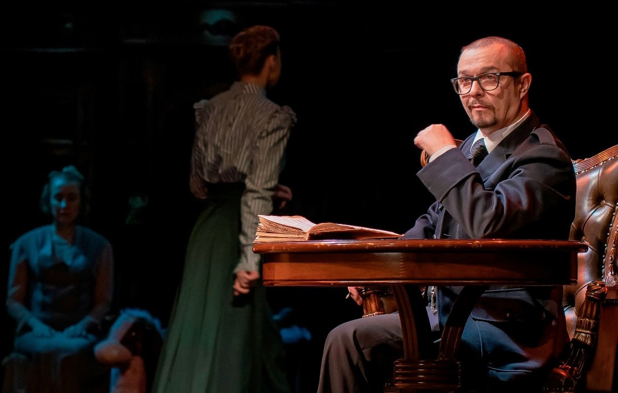 Премьера спектакля «Замок Рейвенскрофт» в пермском театре "У Моста". Журнал о самом особенном. Пермь и Пермский край