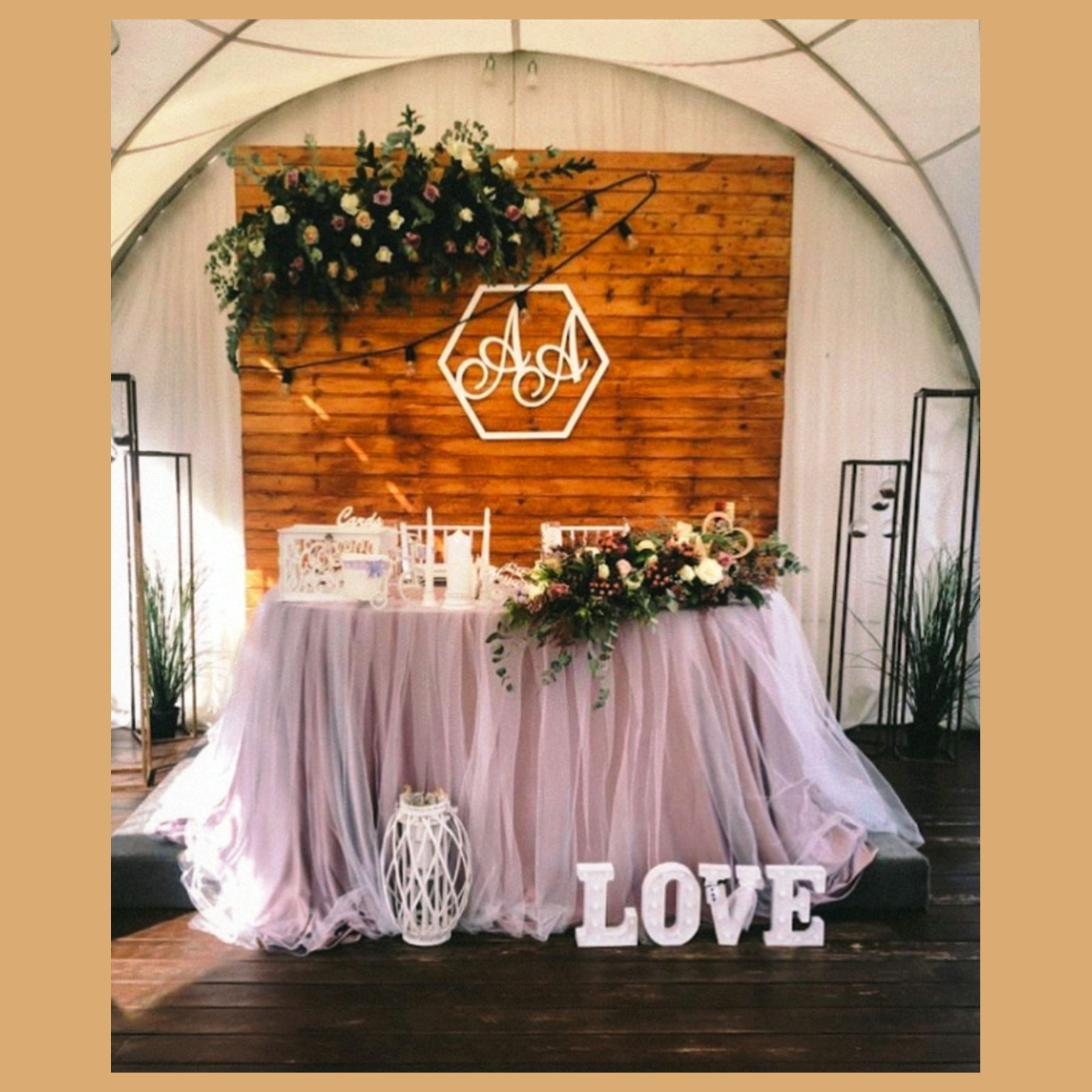 Деревянная фотозона. Студия праздничного декора