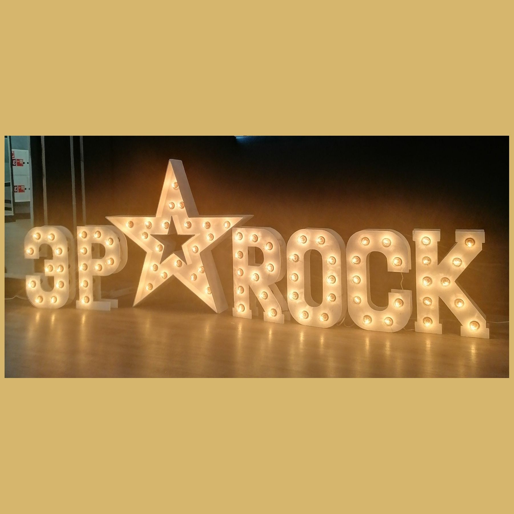 Фотозона новогодняя. Студия праздничного декора