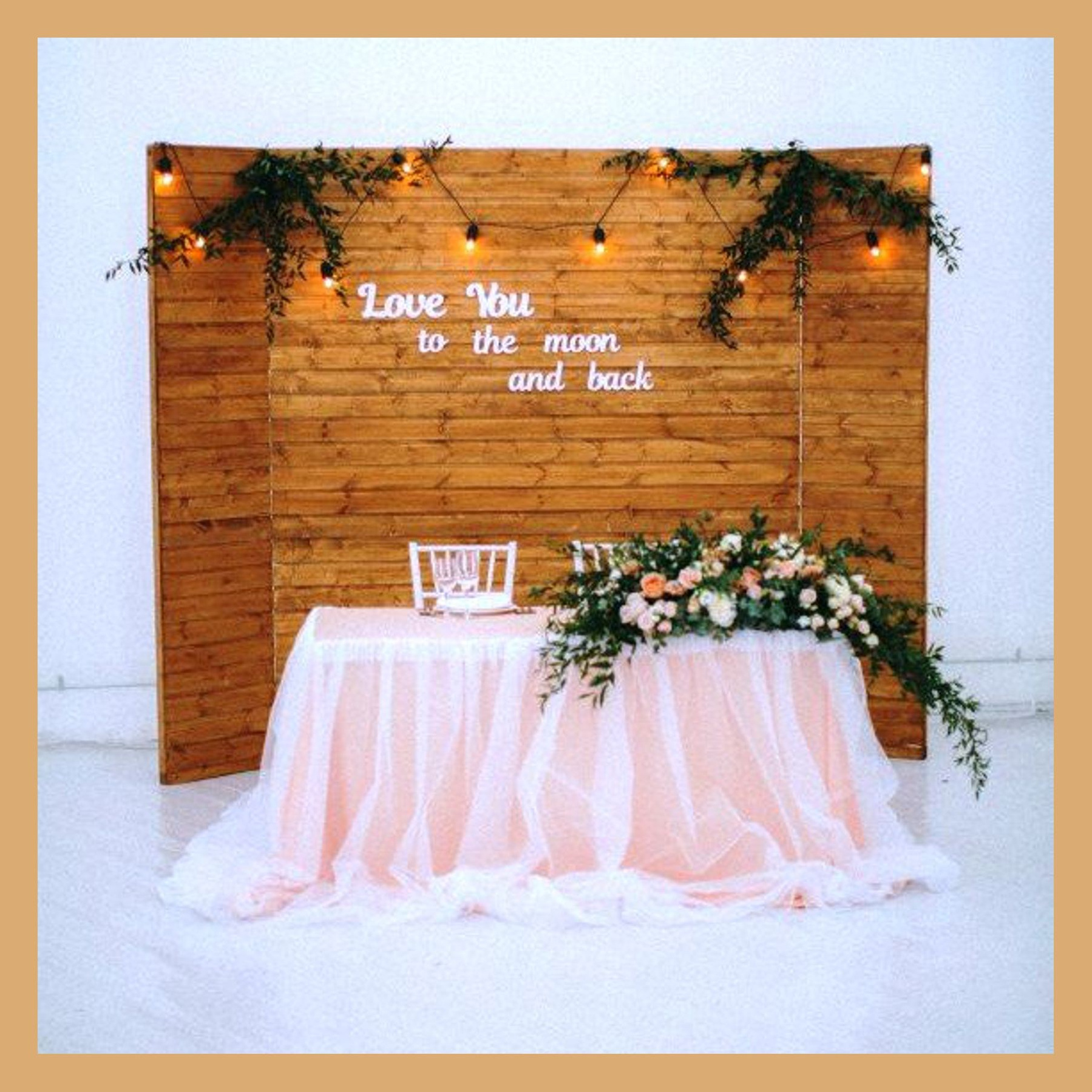 Деревянная фотозона. Студия праздничного декора