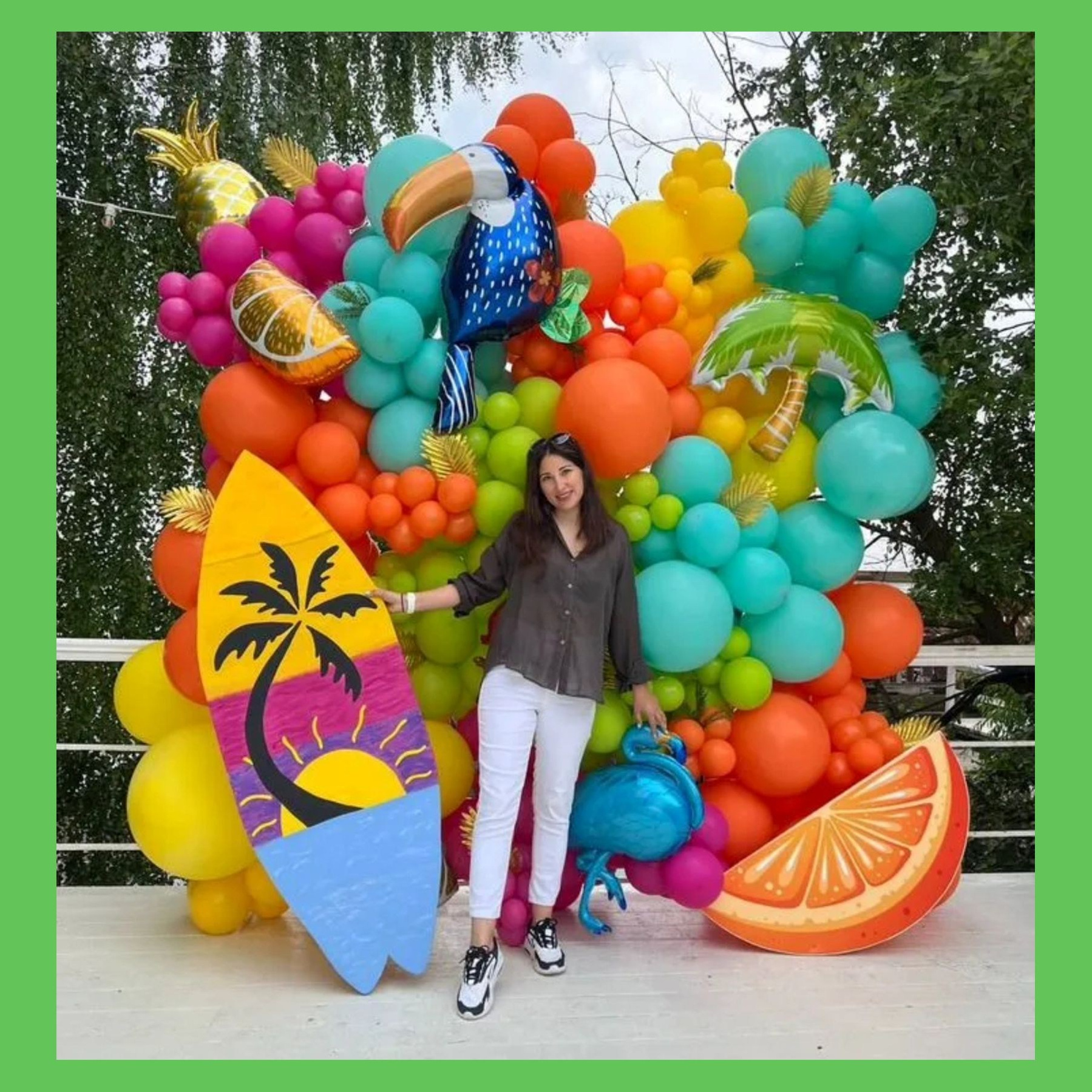 Стена-панно из разнокалиберных воздушных шаров. Студия праздничного декора