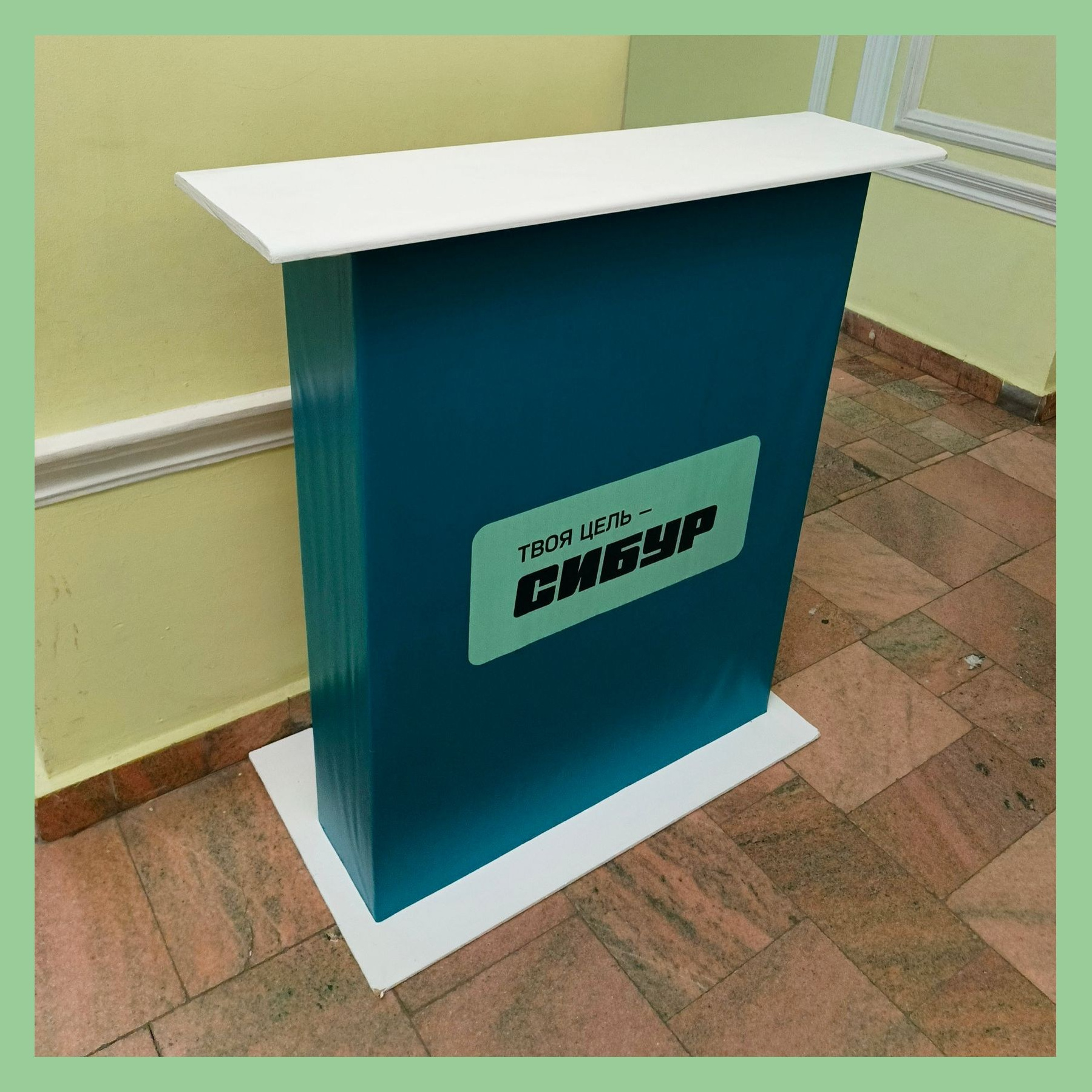 07 Стойка администратора. Студия праздничного декора