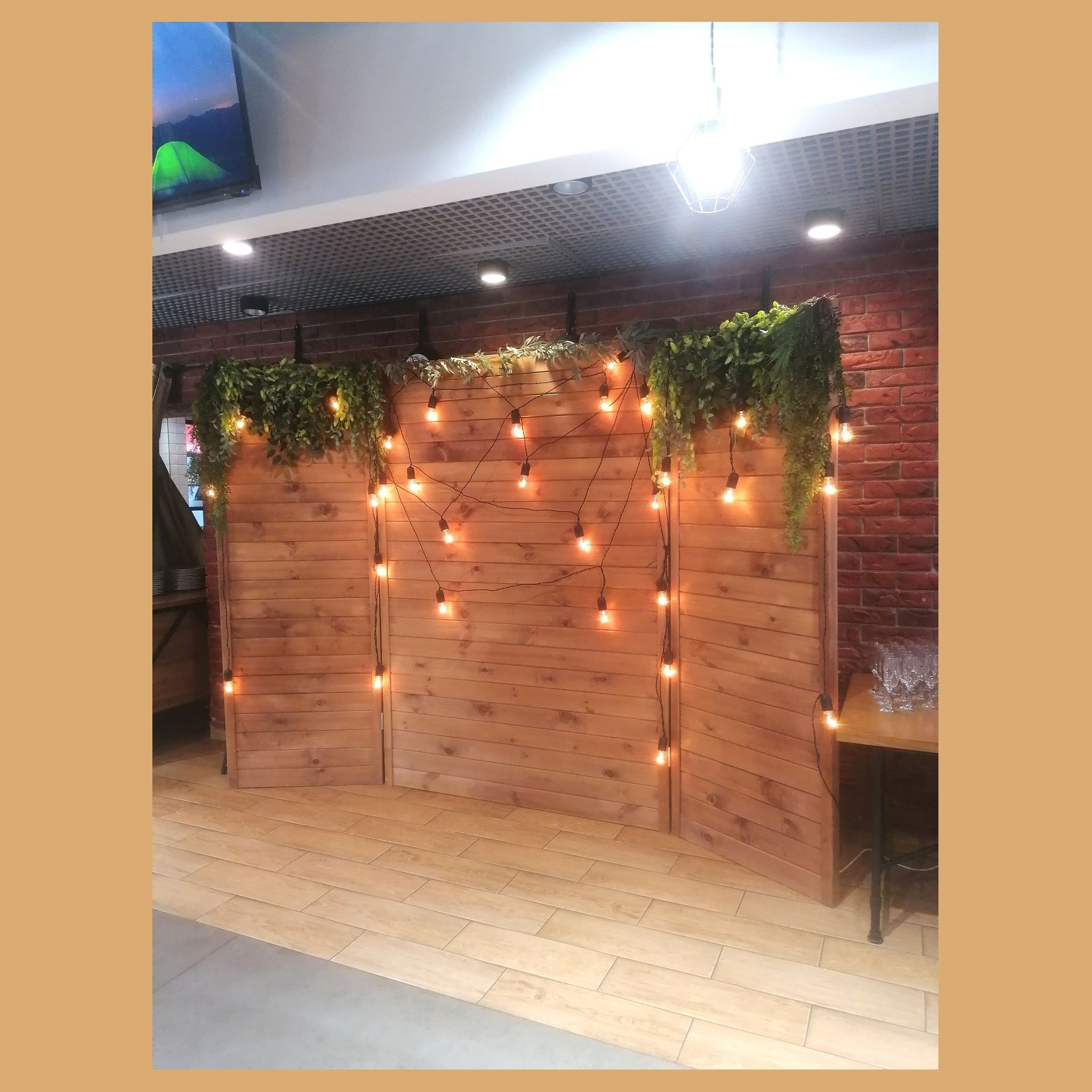 Деревянная фотозона. Студия праздничного декора