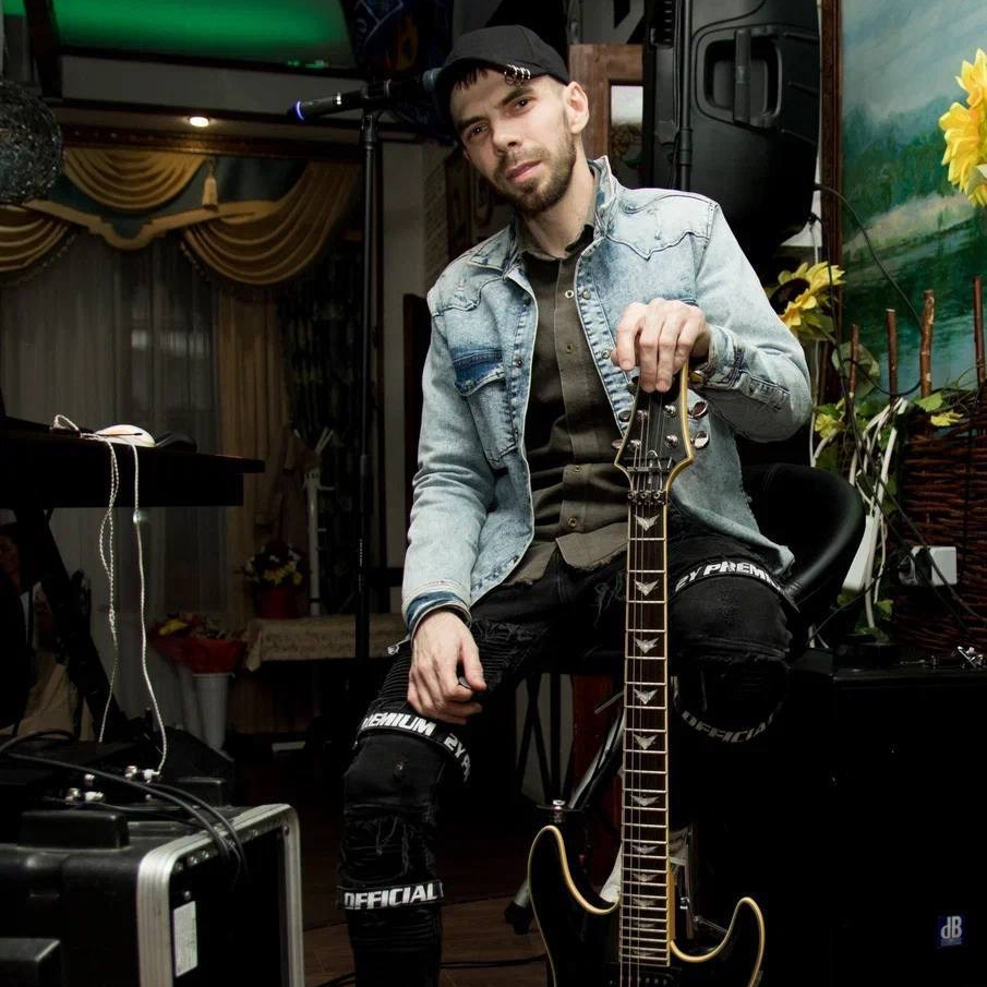 Диджей, музыкант в Краснодаре,живое исполнение хитов русской и зарубежной эстрады.