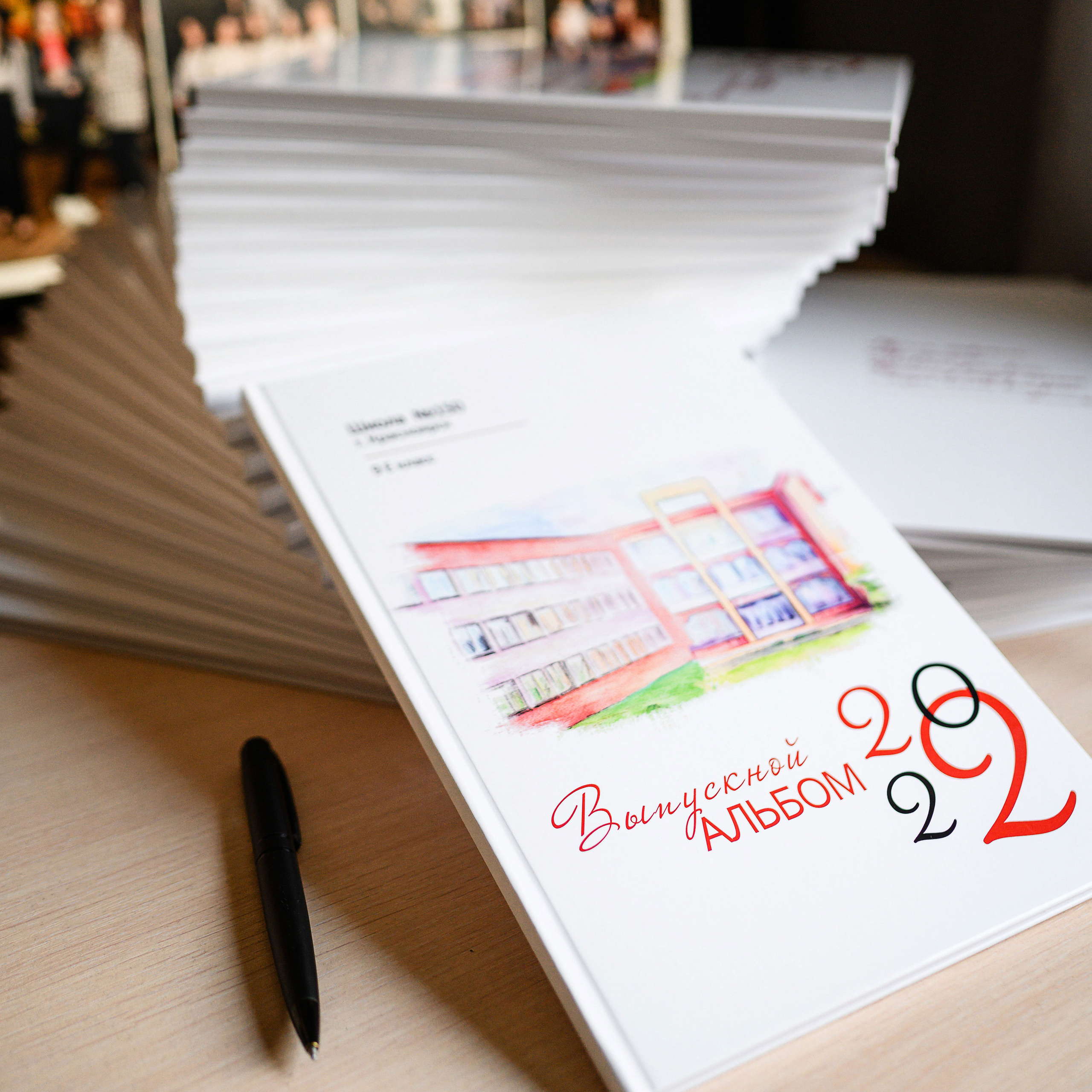 школьная фотосессия в красноярске. фотосессия на выпускной альбом. групповое фото класса в красноярске. выпускной альбом в красноярске. выпускник 2025. выпускной 2025. фотосессия для выпускников в красноярске. 