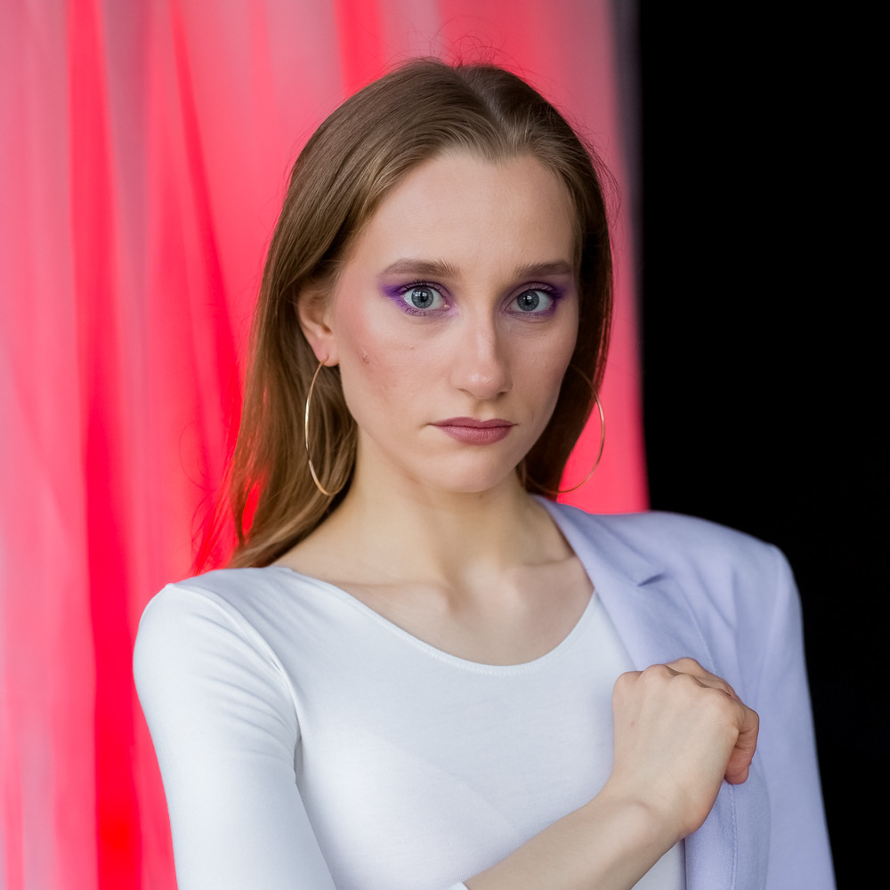 Сочетание естественного света и черной циклорамы. Фотостудия DS Photo