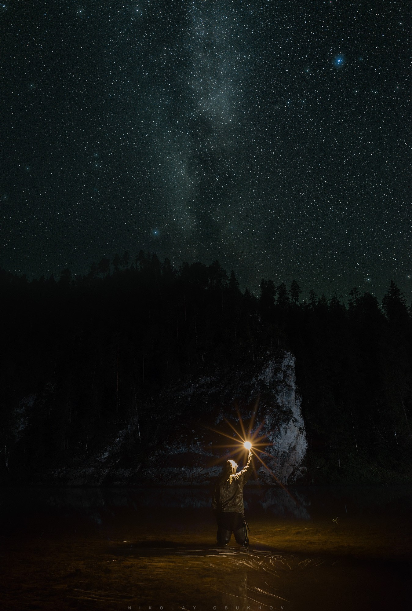Ночная съемка со звездами во время сплава. Автор: Николай Обухов.