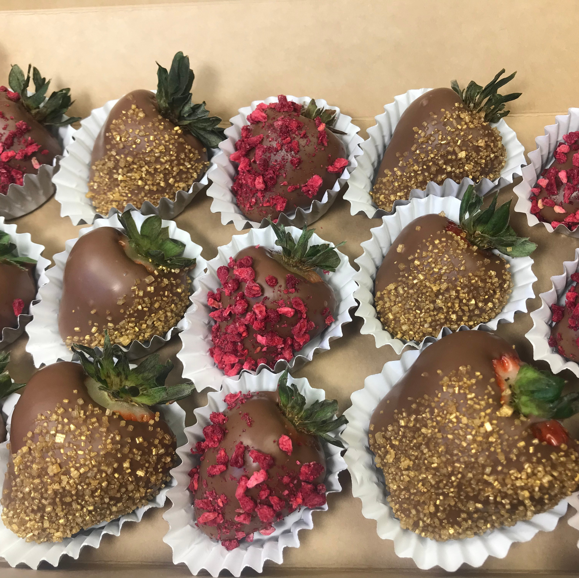 Наборы из клубники в шоколаде Сургут. Клубника в шоколаде в Сургуте