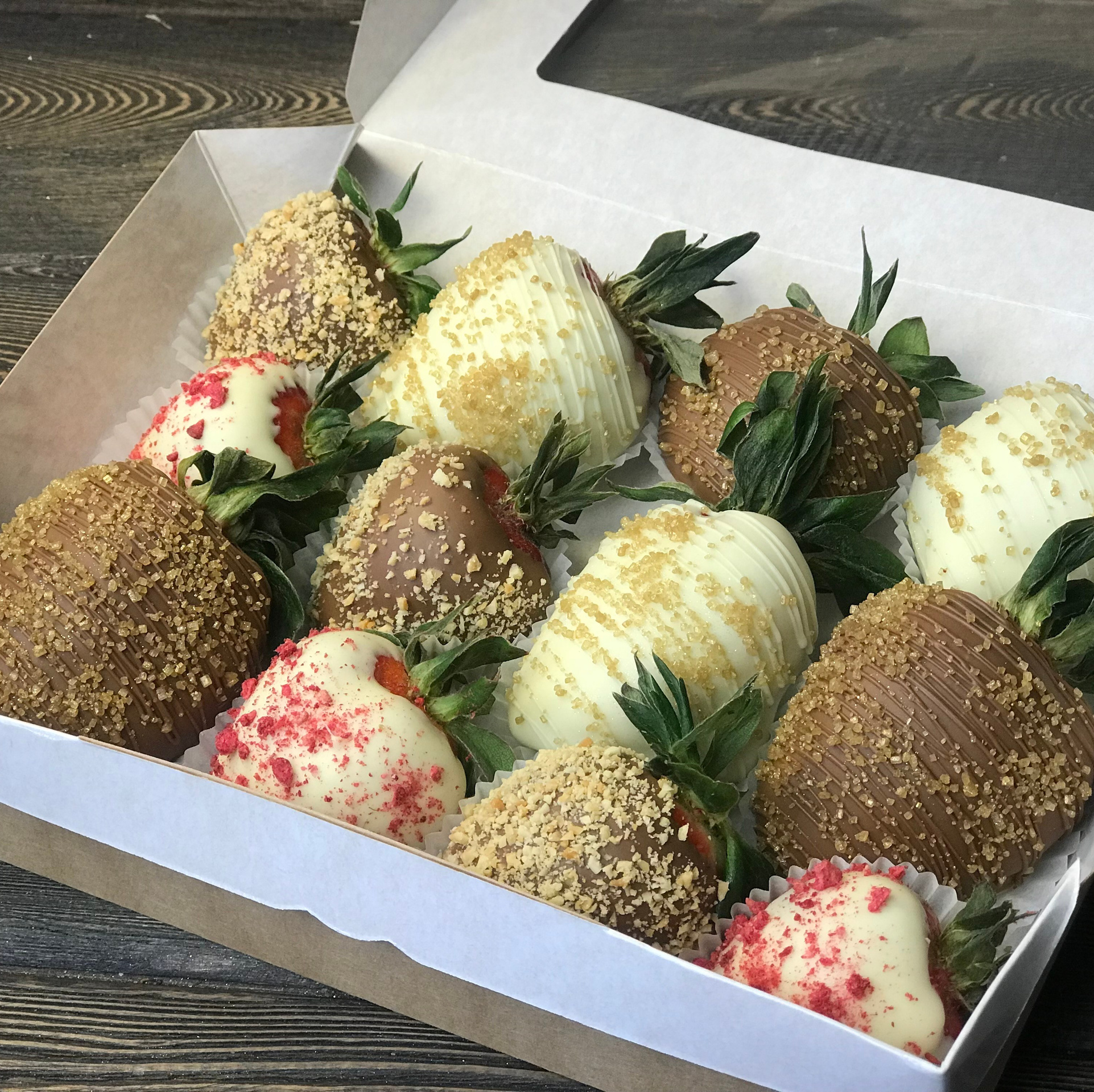 Наборы из клубники в шоколаде Сургут. Клубника в шоколаде в Сургуте