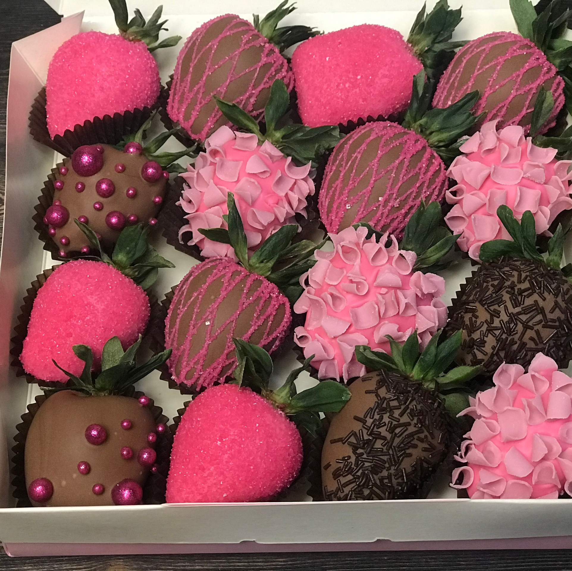 Наборы из клубники в шоколаде Сургут. Клубника в шоколаде в Сургуте