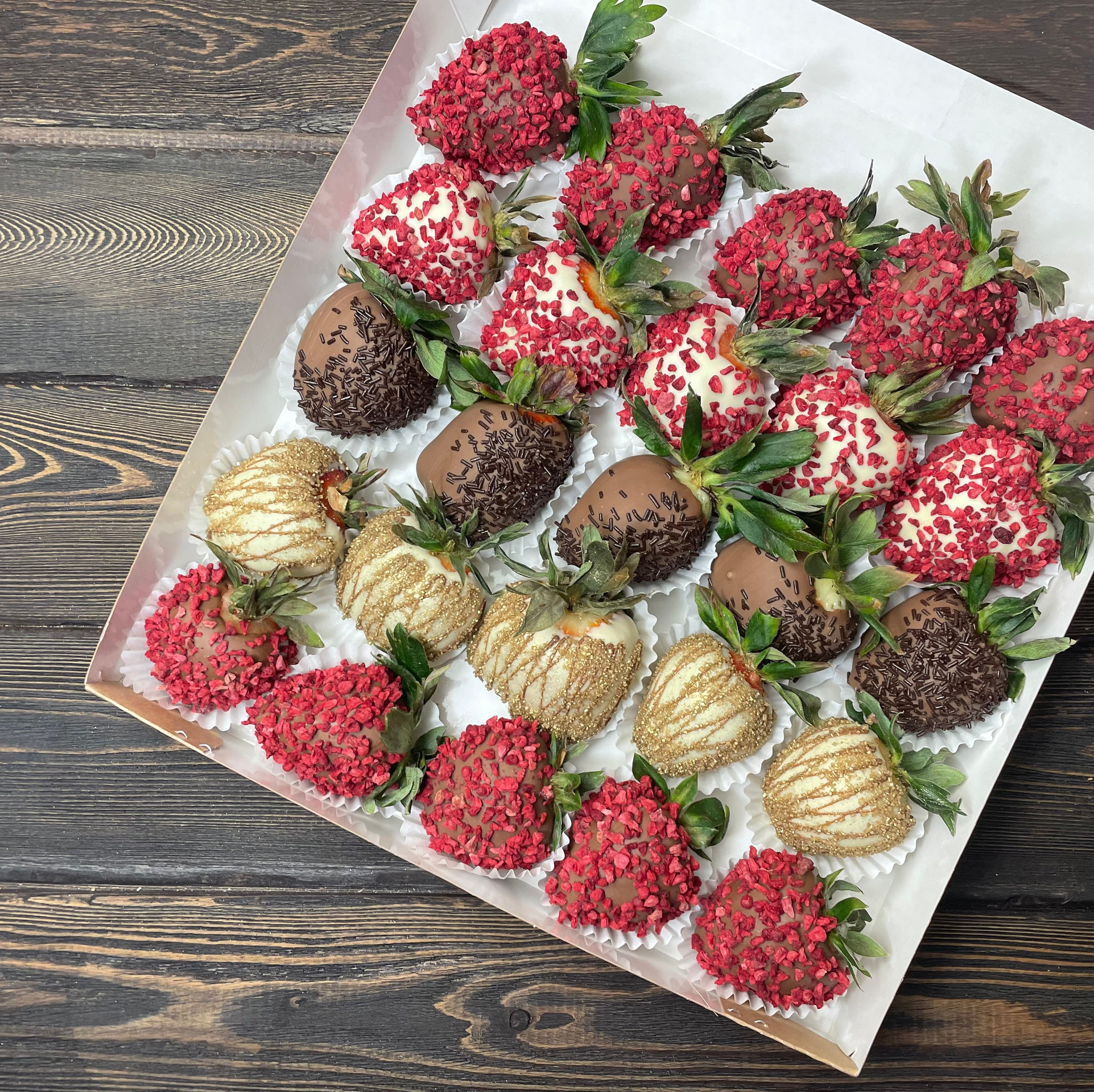 Наборы из клубники в шоколаде Сургут. Клубника в шоколаде в Сургуте