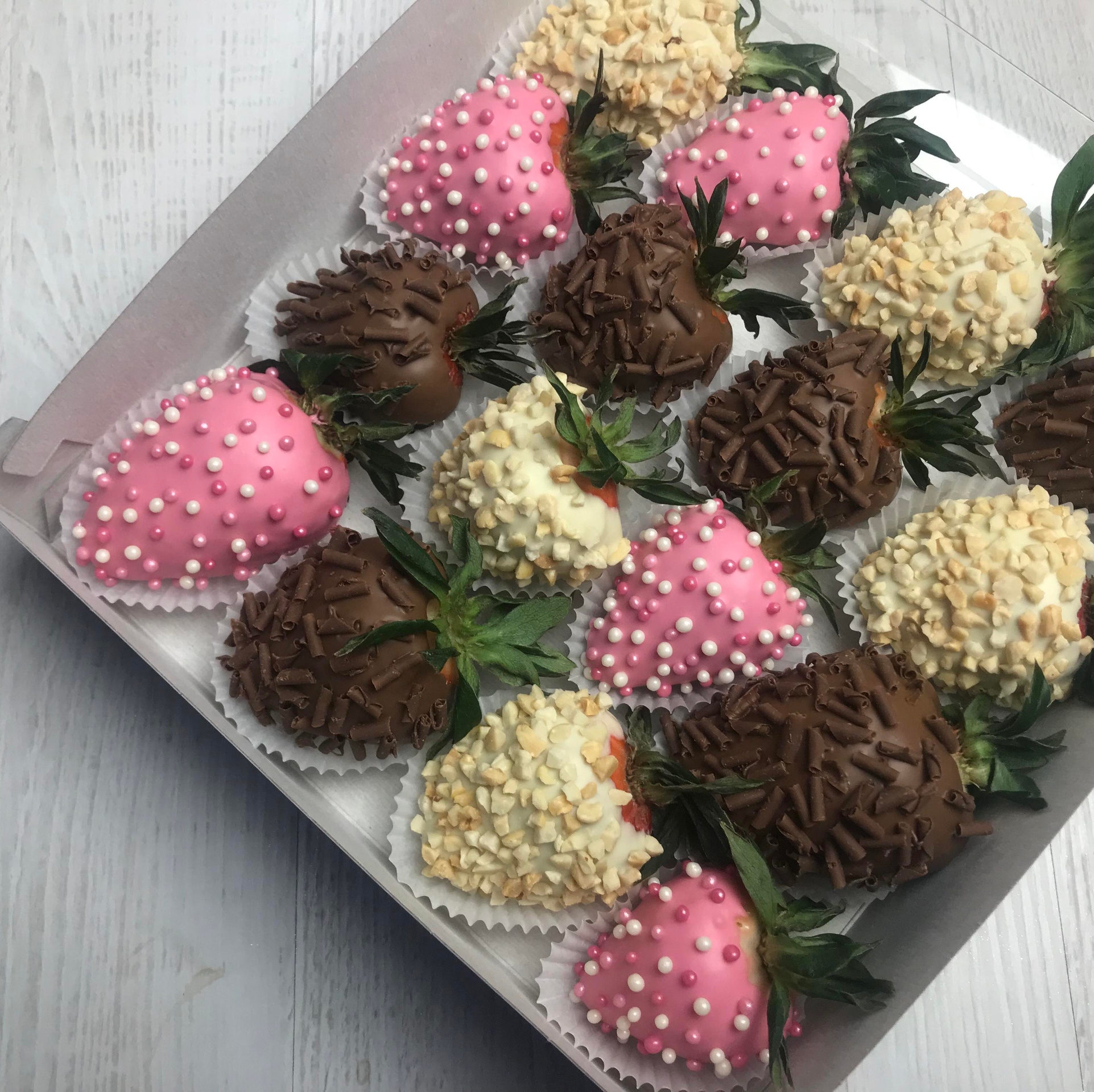 Наборы из клубники в шоколаде Сургут. Клубника в шоколаде в Сургуте