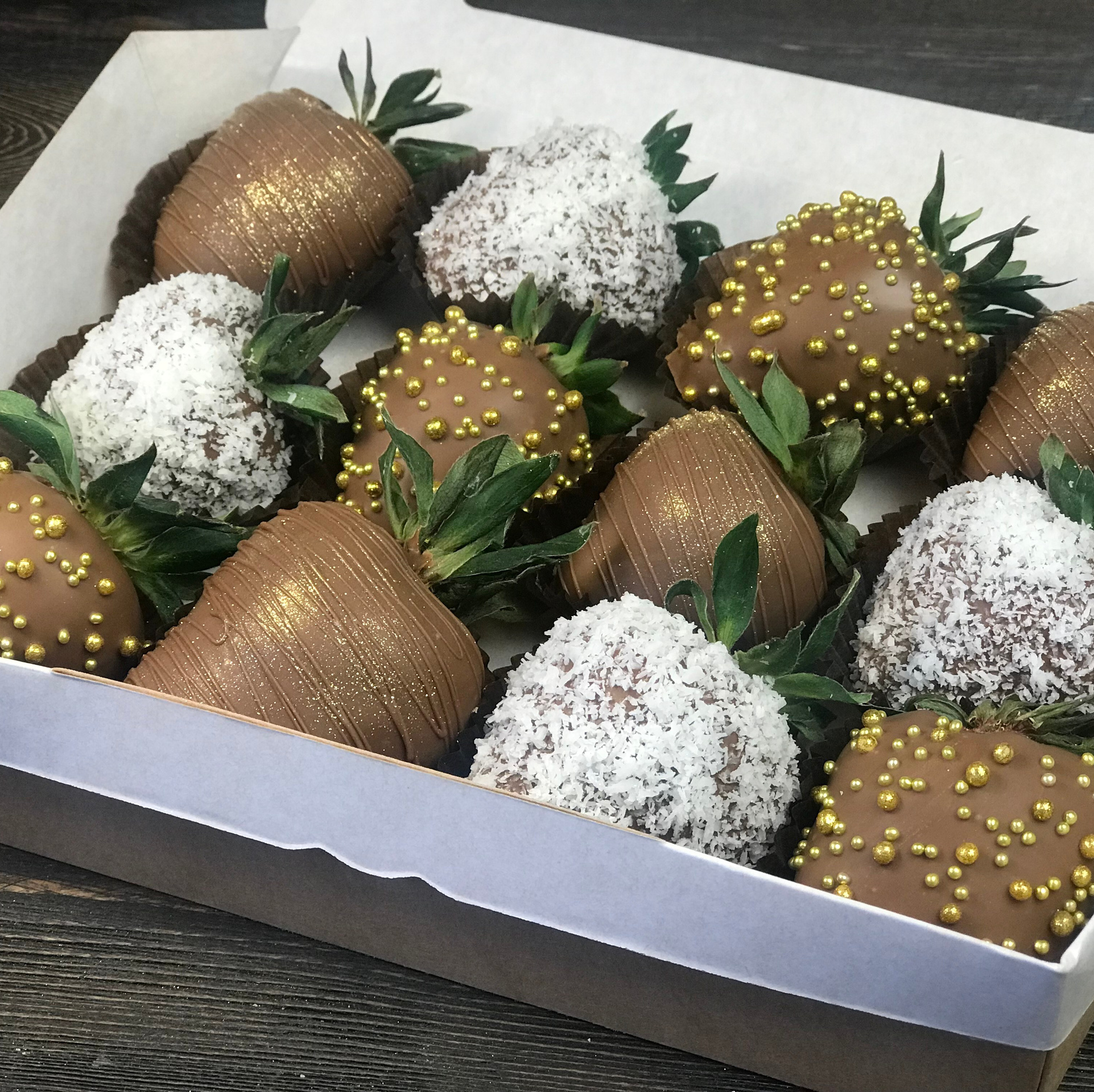 Наборы из клубники в шоколаде Сургут. Клубника в шоколаде в Сургуте