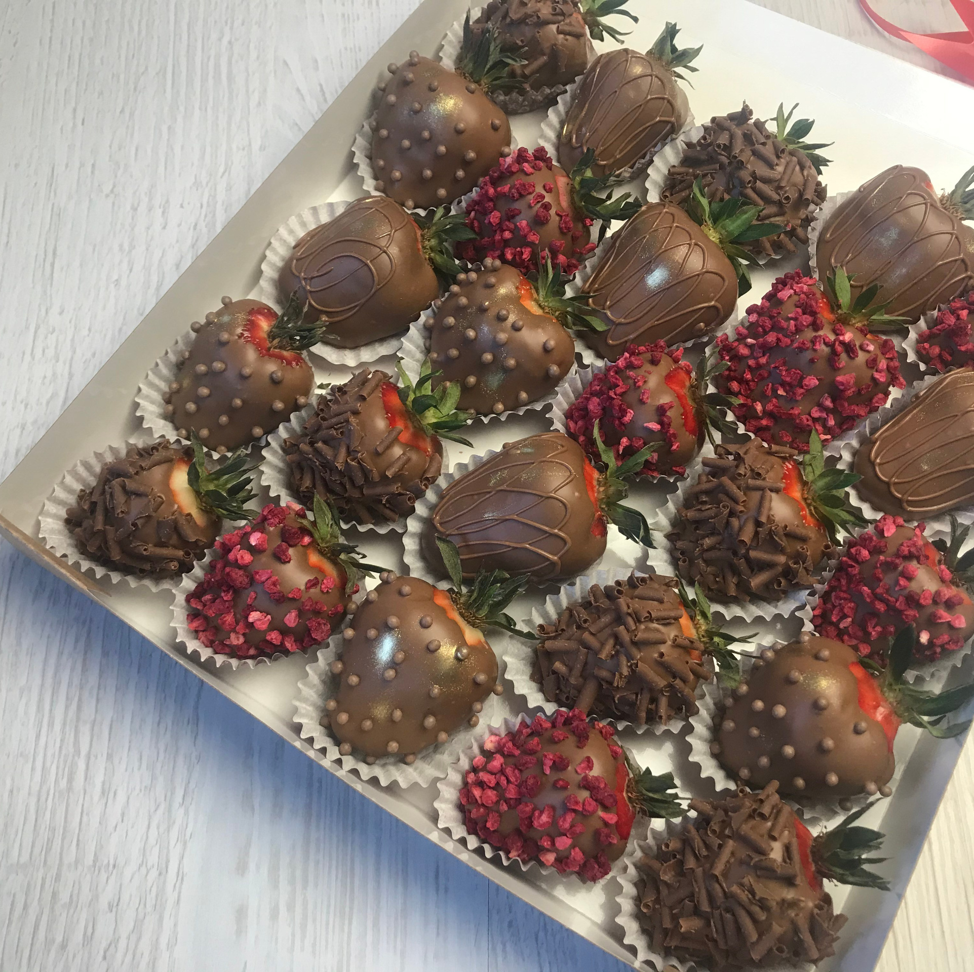 Наборы из клубники в шоколаде Сургут. Клубника в шоколаде в Сургуте