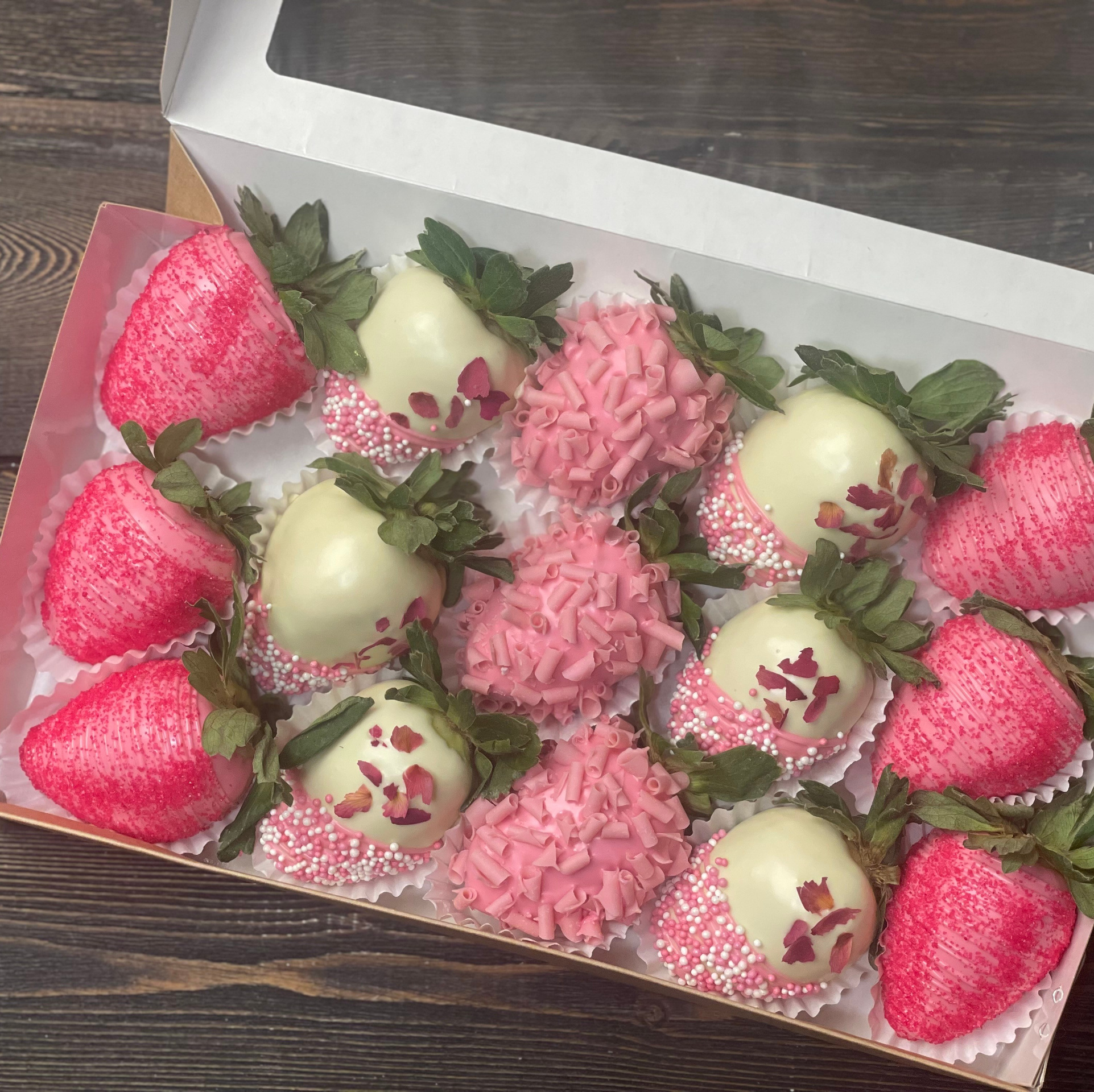 Наборы из клубники в шоколаде Сургут. Клубника в шоколаде в Сургуте