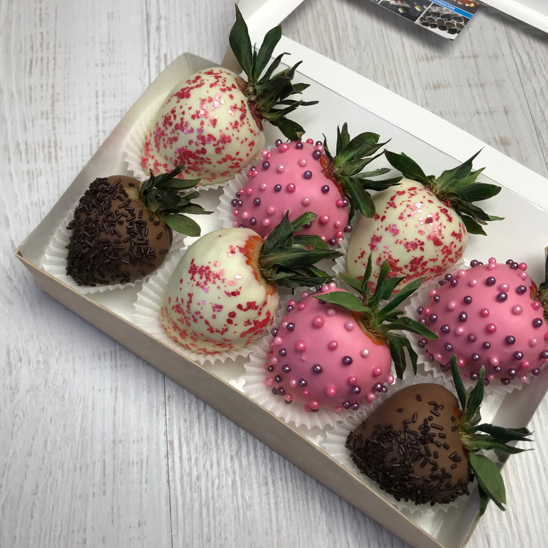 Наборы из клубники в шоколаде Сургут. Клубника в шоколаде в Сургуте