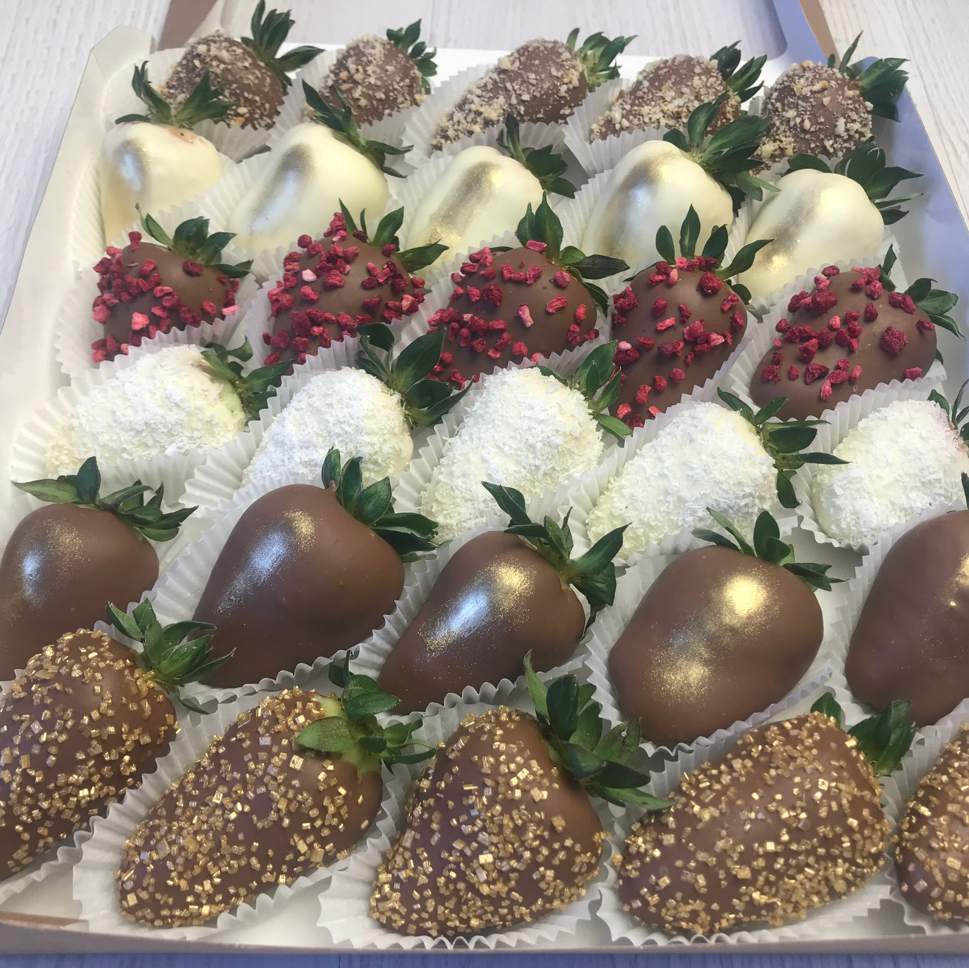 Наборы из клубники в шоколаде Сургут. Клубника в шоколаде в Сургуте